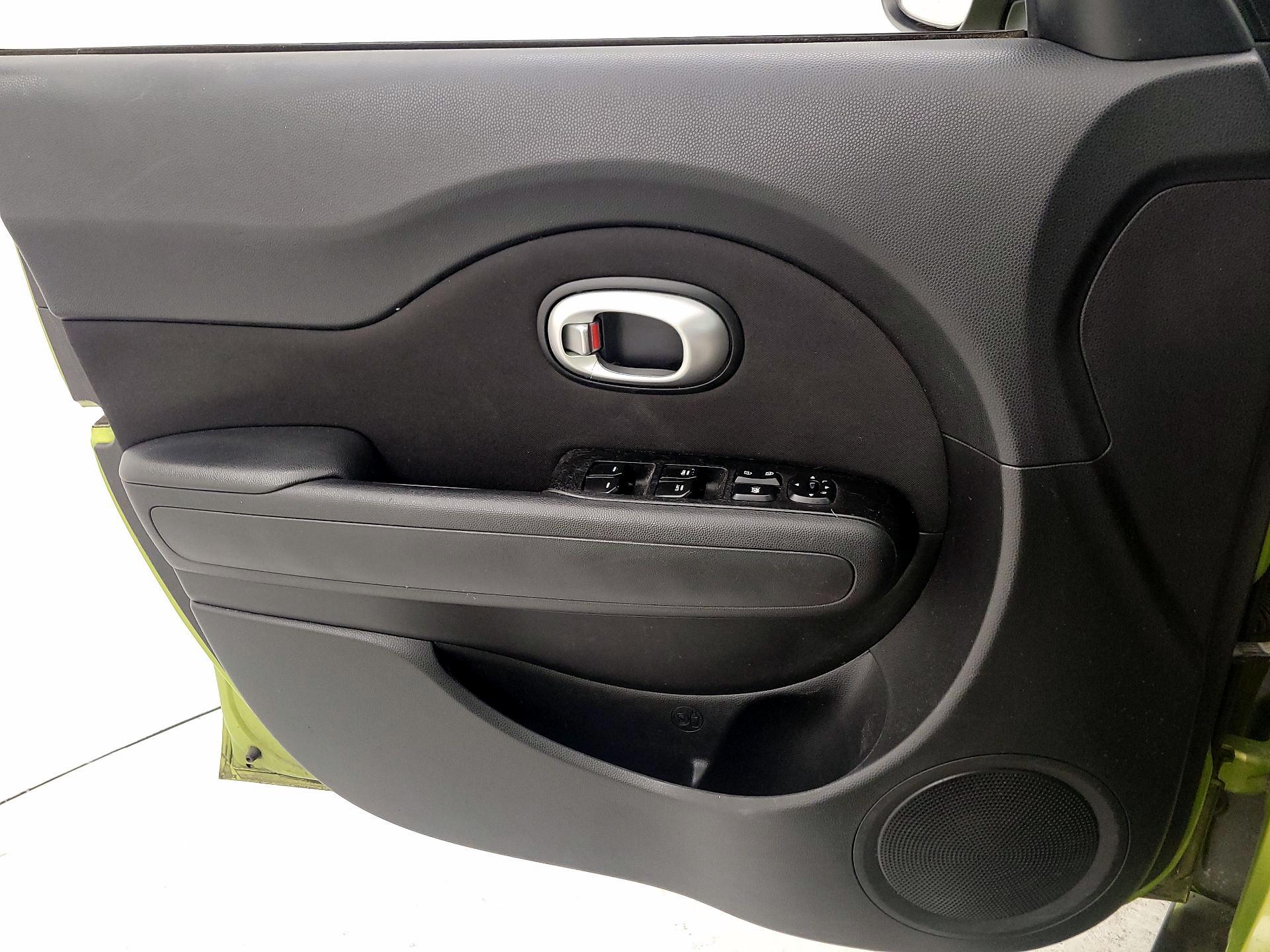 Thumbnail: 2015 Kia Soul - 12