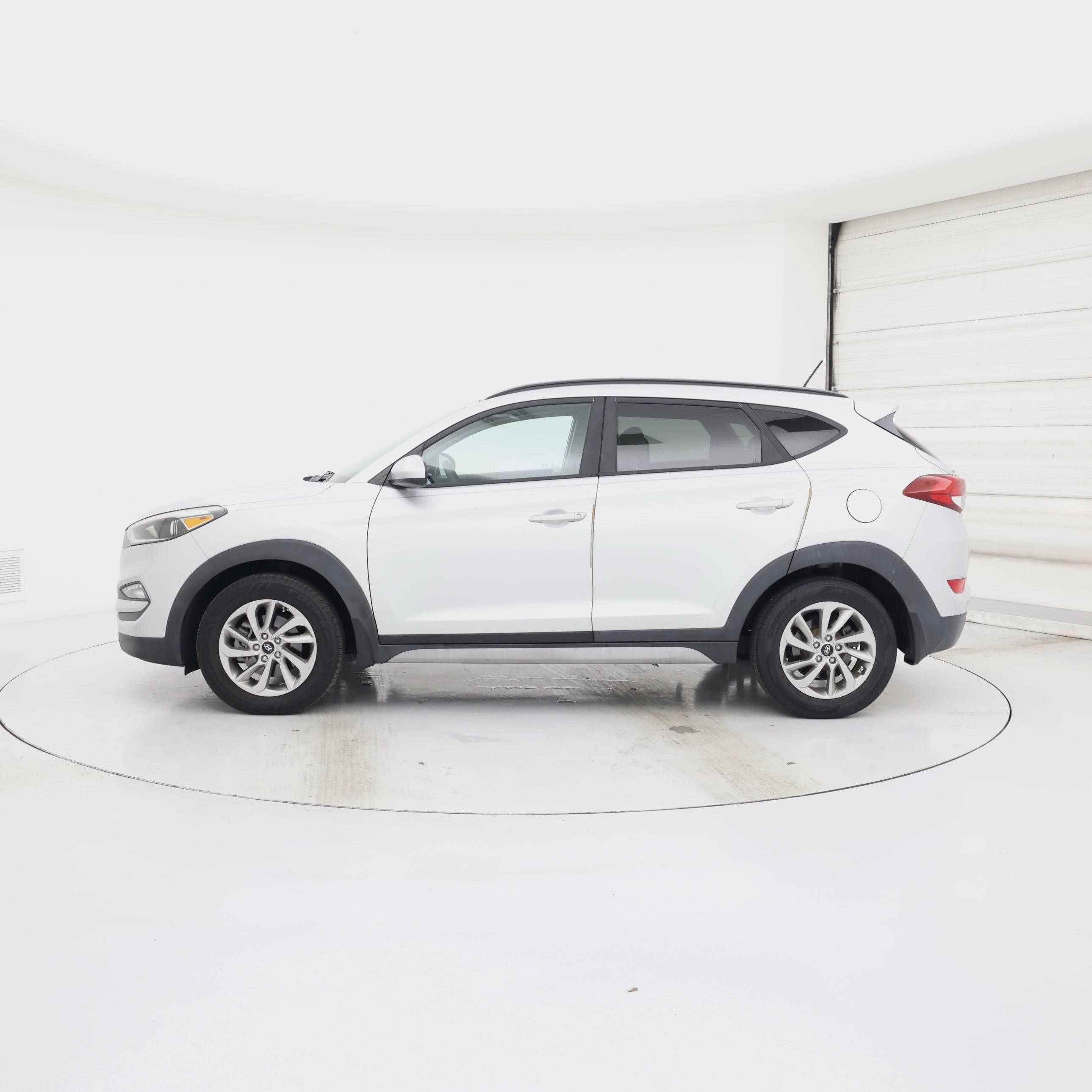 Thumbnail: 2017 Hyundai Tucson - 3