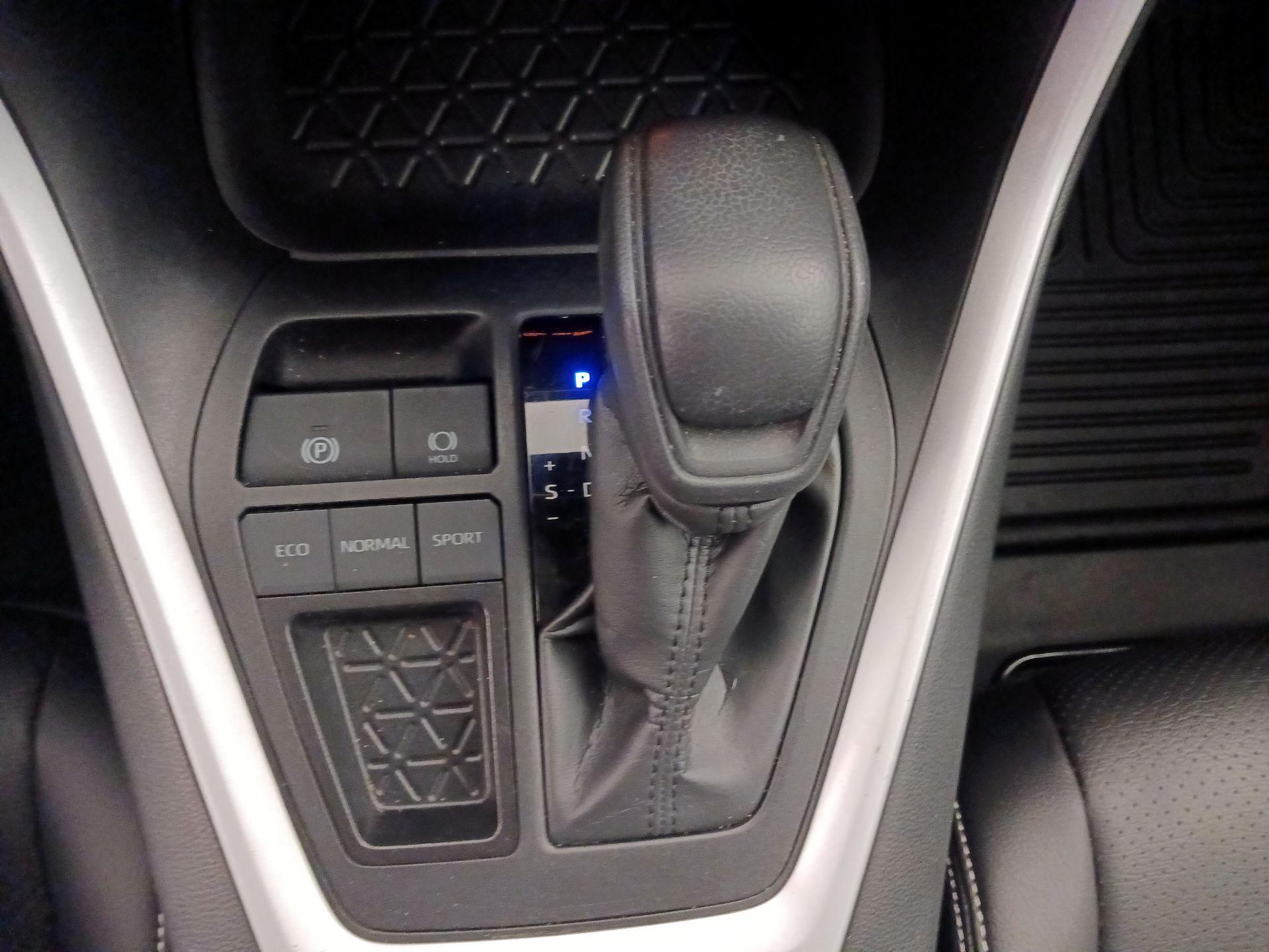 Thumbnail: 2024 Toyota RAV4 - 17