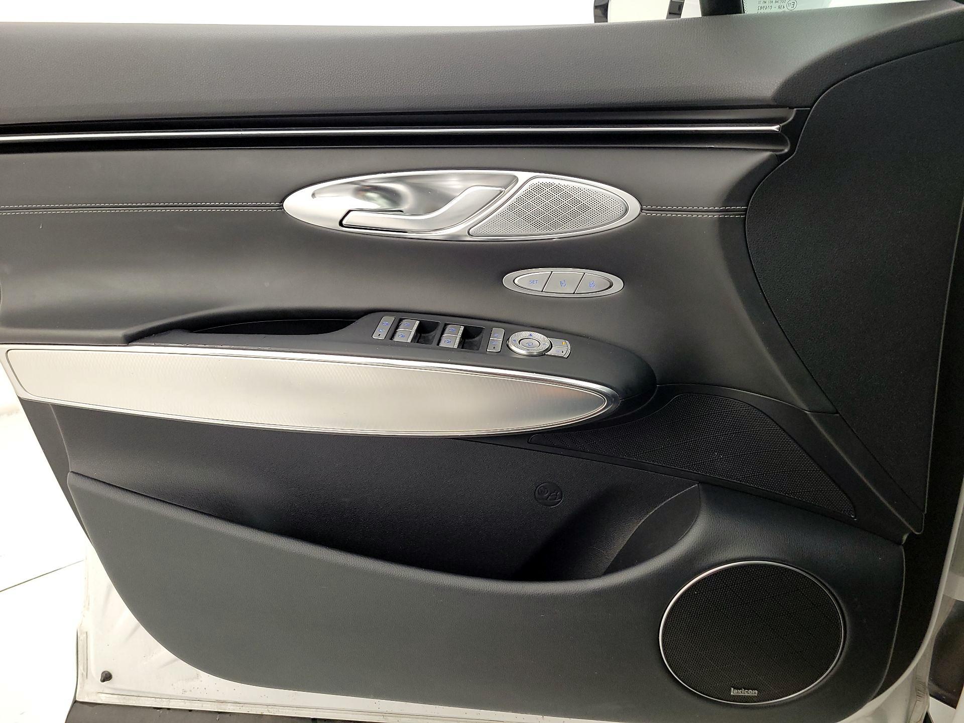 Thumbnail: 2022 Genesis GV70 - 12