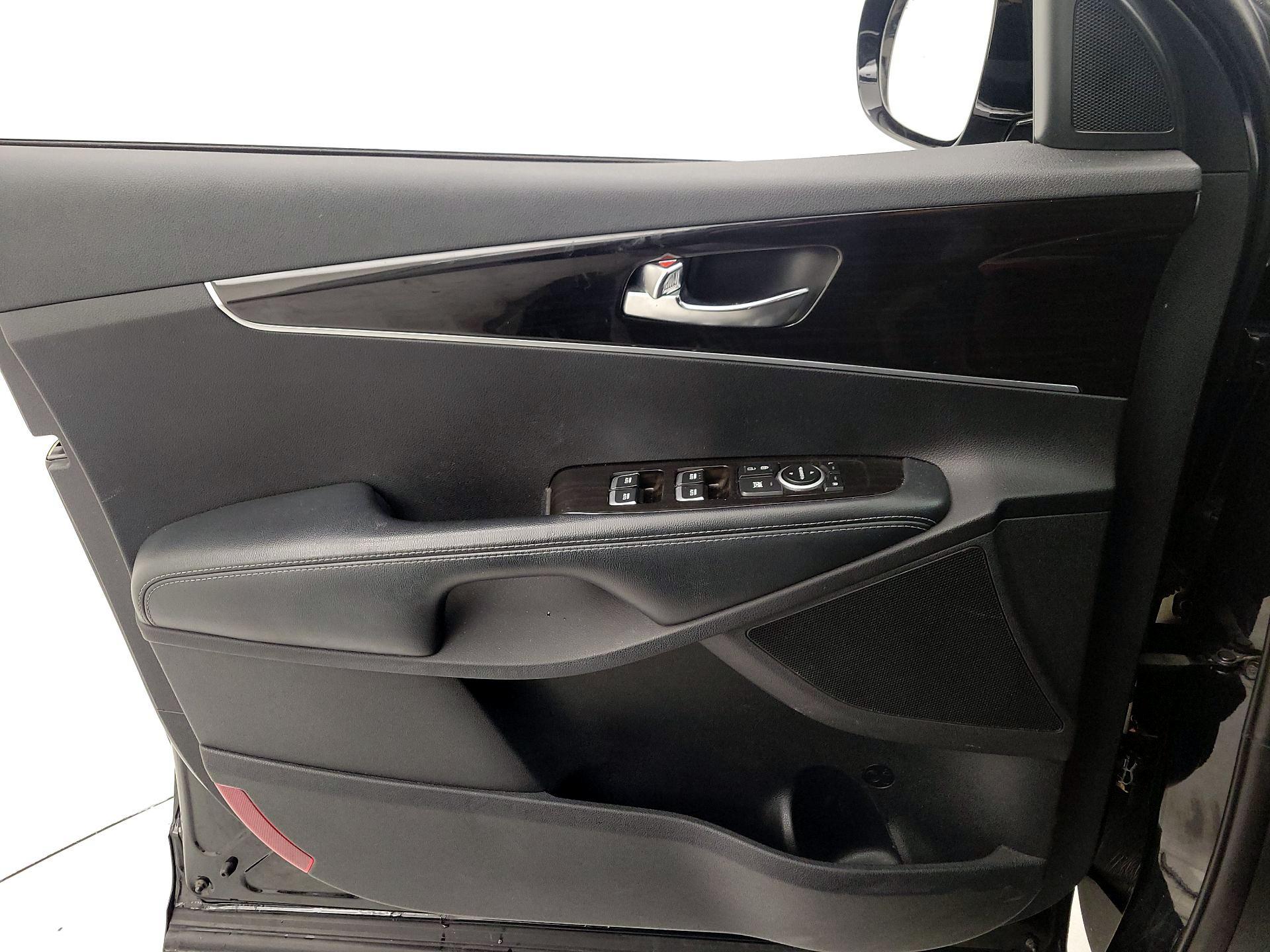 Thumbnail: 2019 Kia Sorento - 12