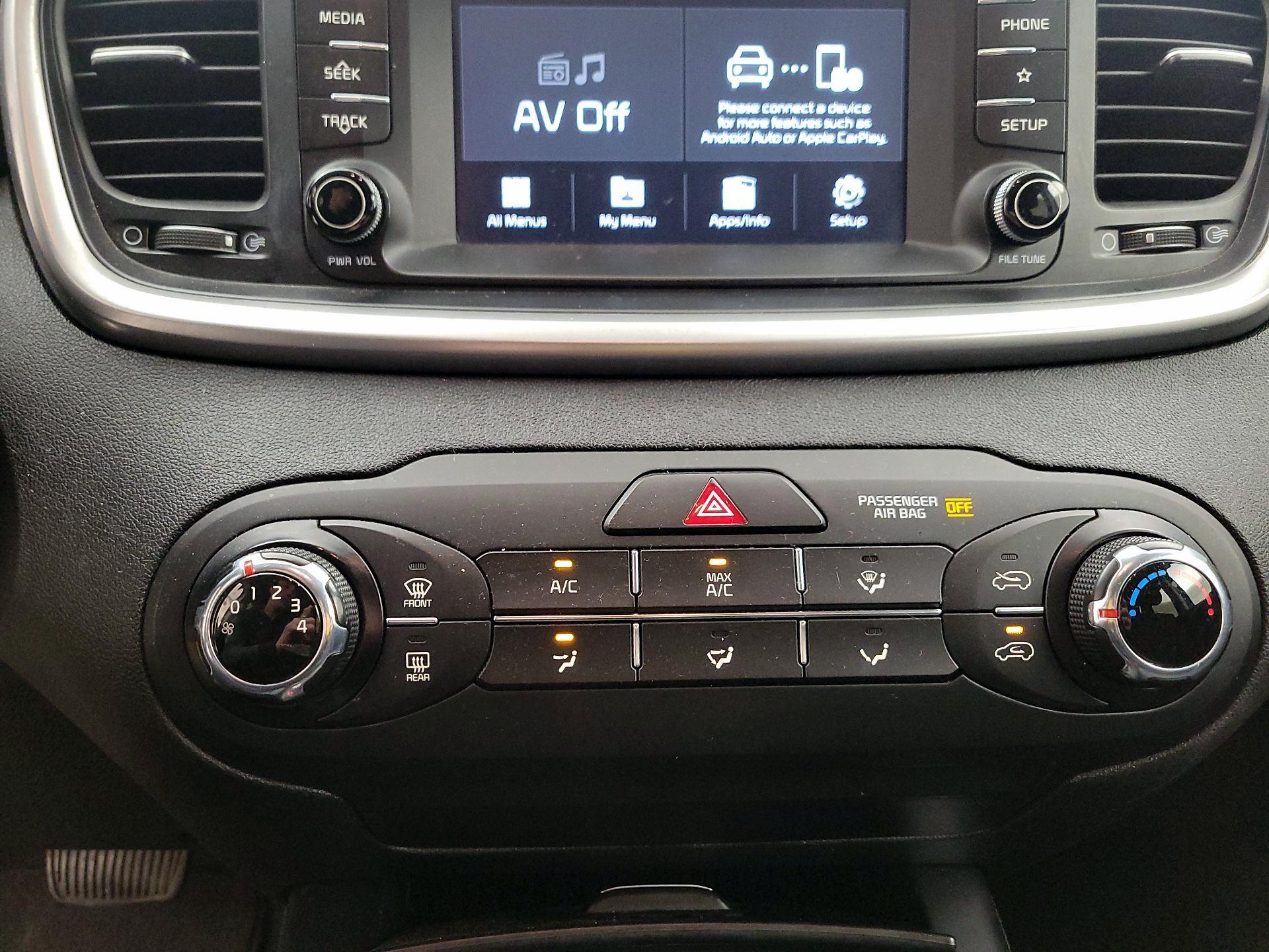 Thumbnail: 2019 Kia Sorento - 16