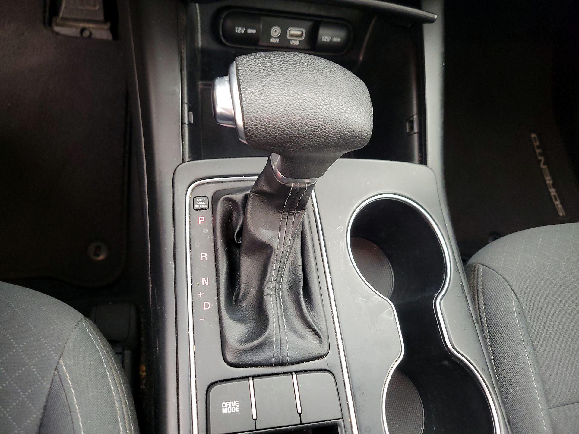 Thumbnail: 2019 Kia Sorento - 17