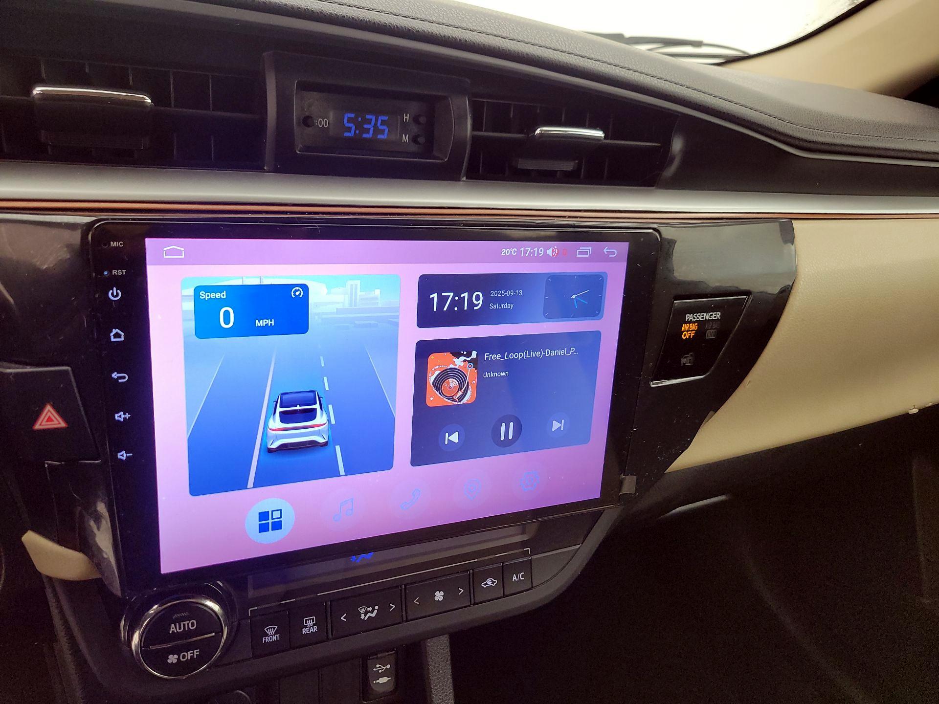 Thumbnail: 2014 Toyota Corolla - 13