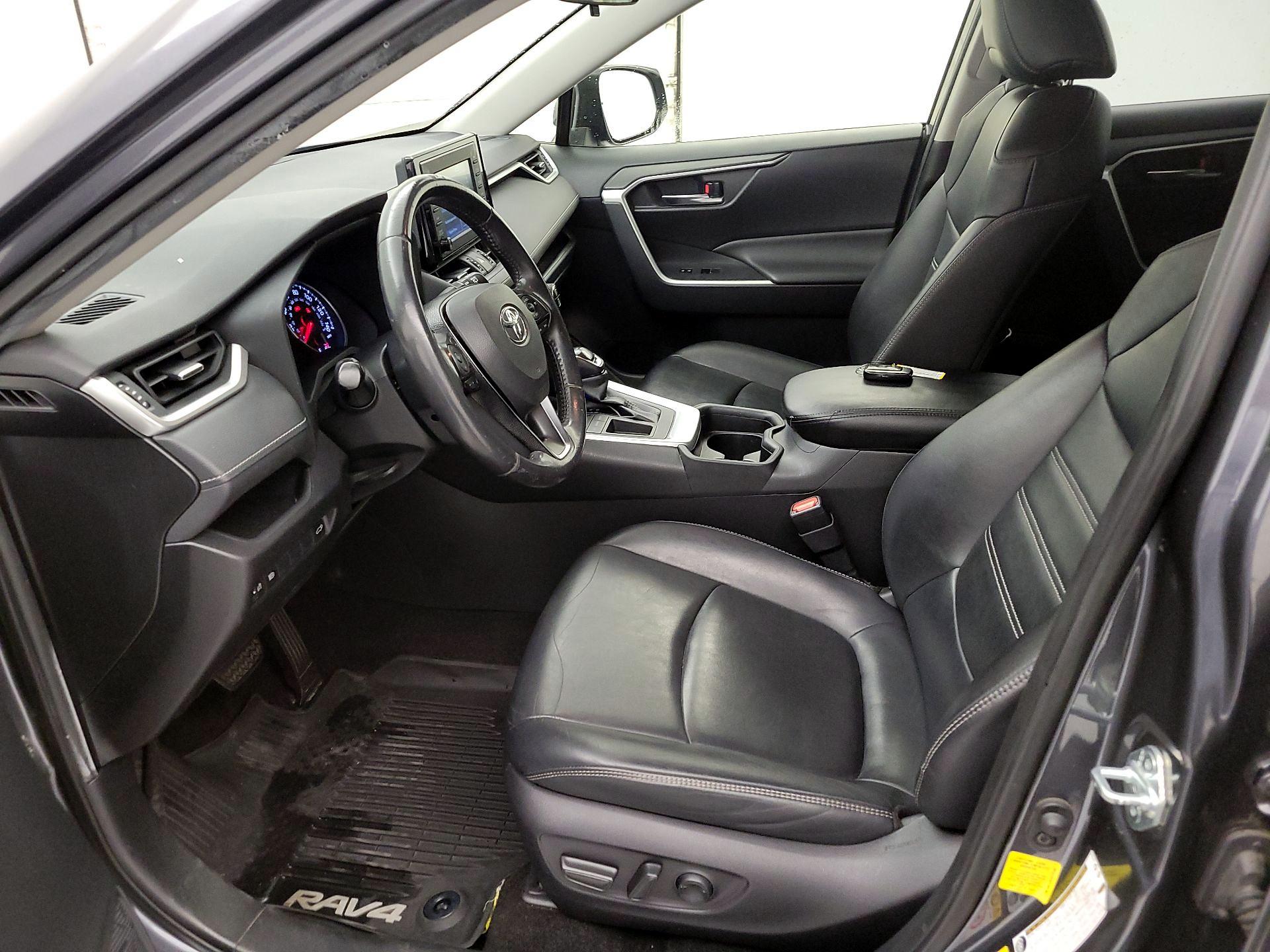 Thumbnail: 2019 Toyota RAV4 - 11