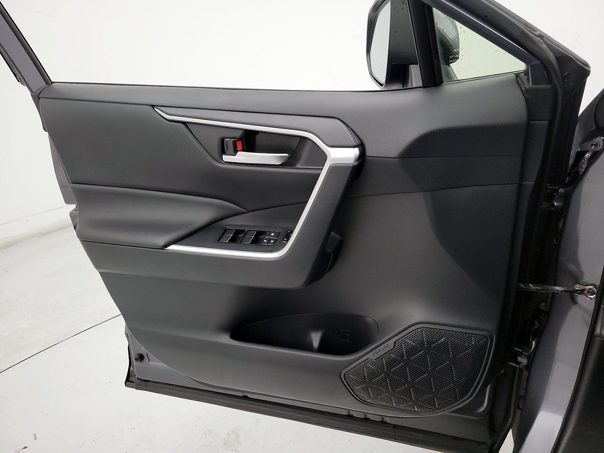 Thumbnail: 2019 Toyota RAV4 - 12