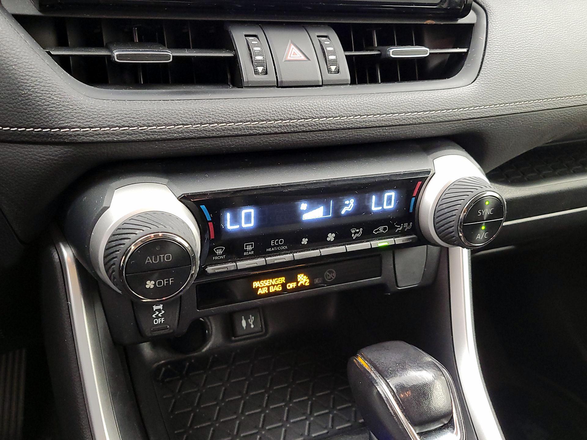 Thumbnail: 2019 Toyota RAV4 - 16