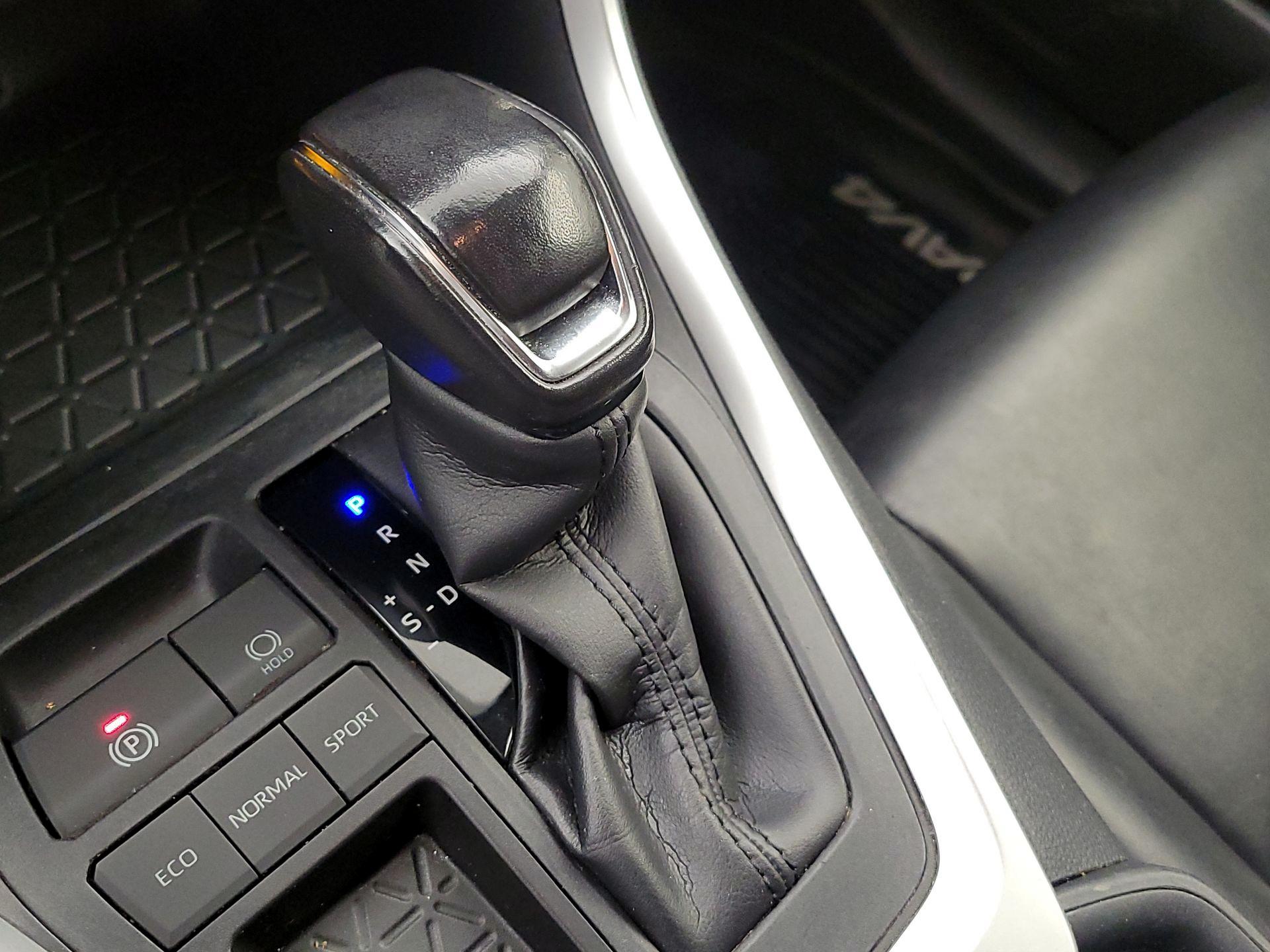 Thumbnail: 2019 Toyota RAV4 - 17