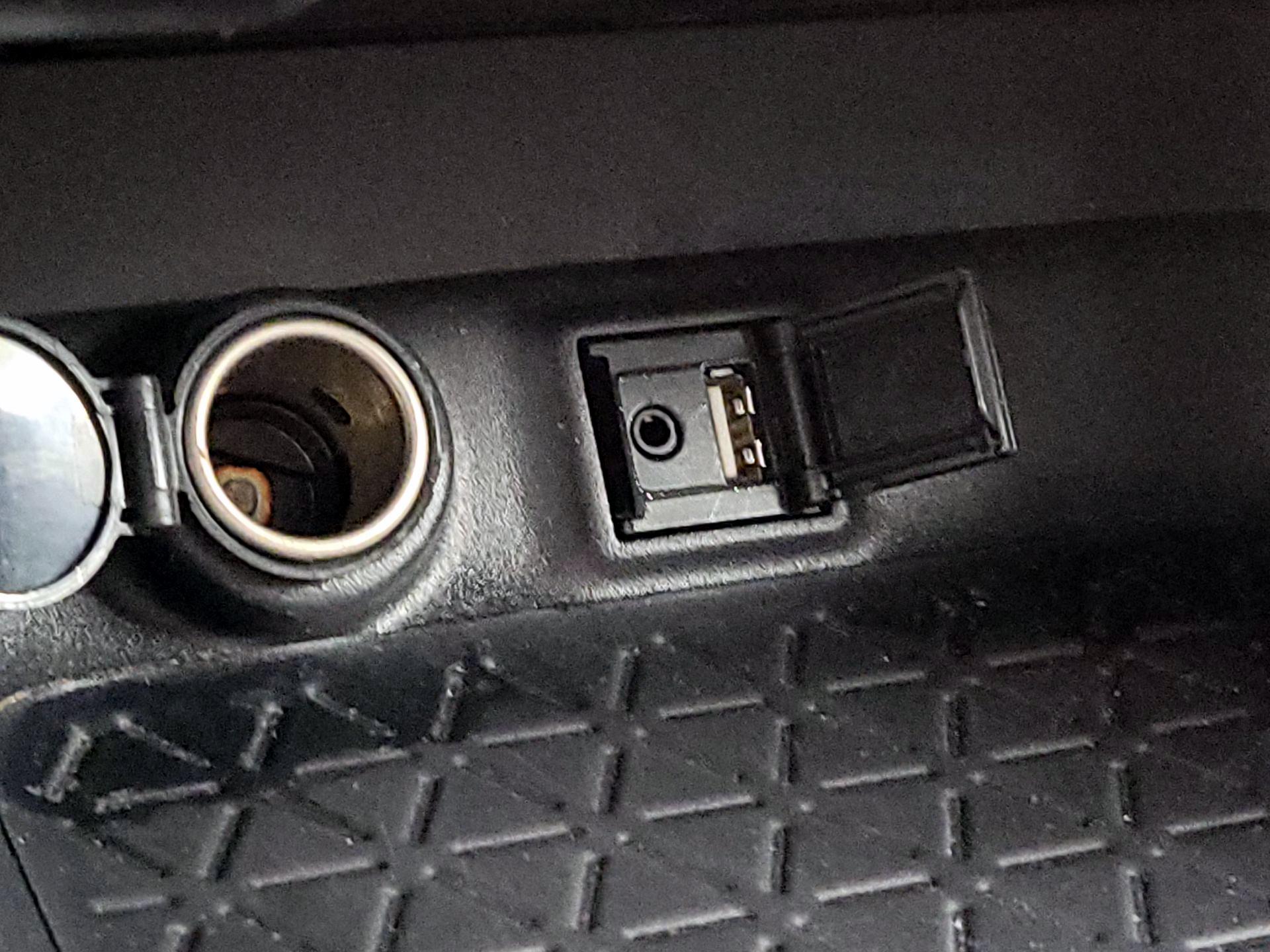 Thumbnail: 2019 Toyota RAV4 - 18