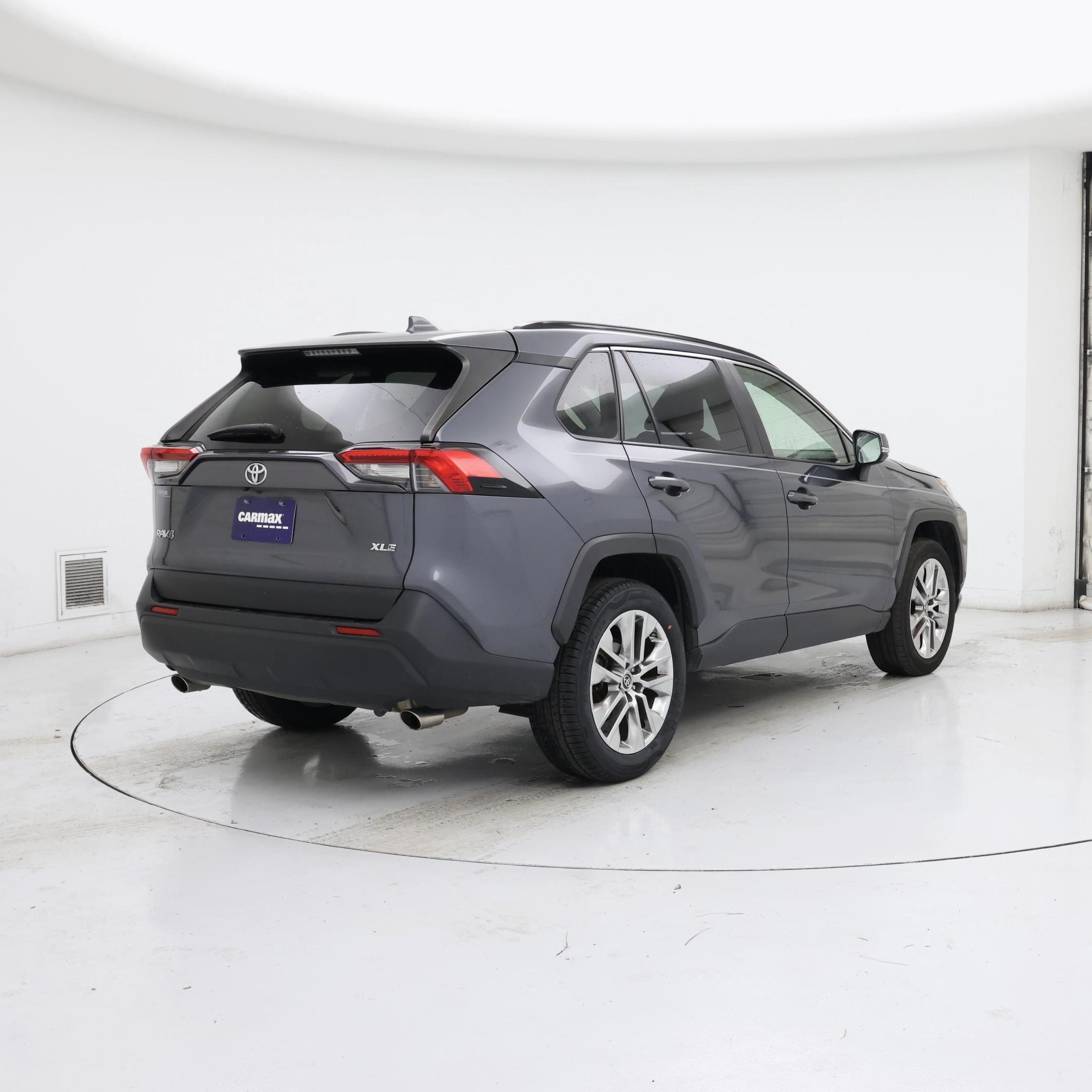Thumbnail: 2019 Toyota RAV4 - 8