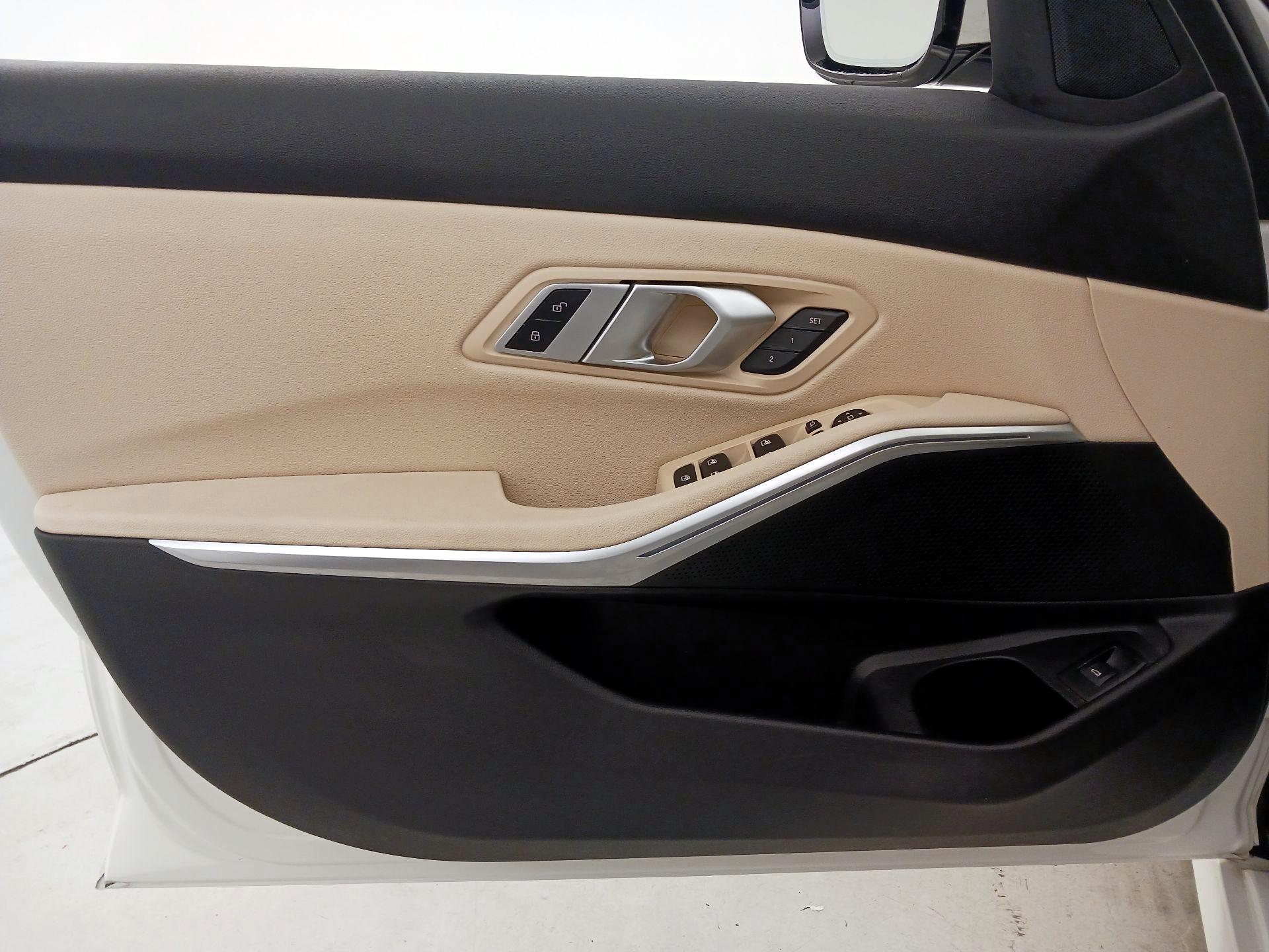 Thumbnail: 2021 BMW 3 Series - 12