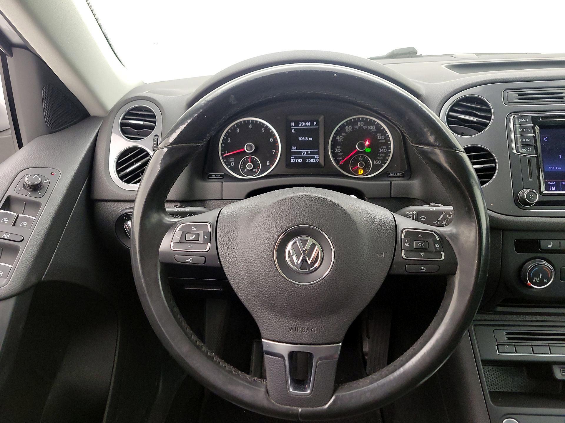 Thumbnail: 2017 Volkswagen Tiguan - 10