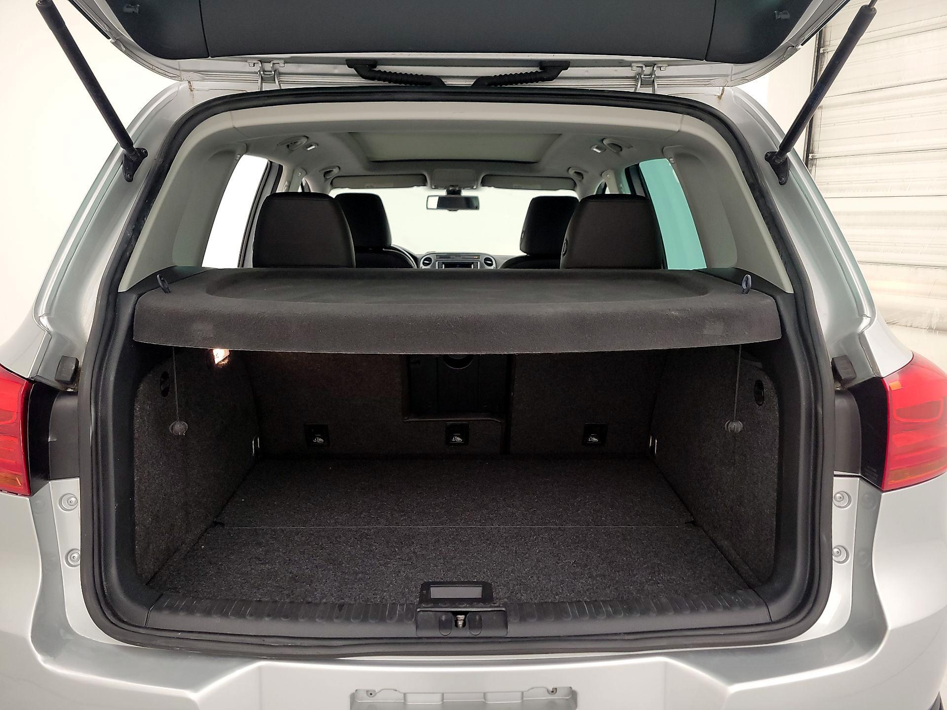 Thumbnail: 2017 Volkswagen Tiguan - 20