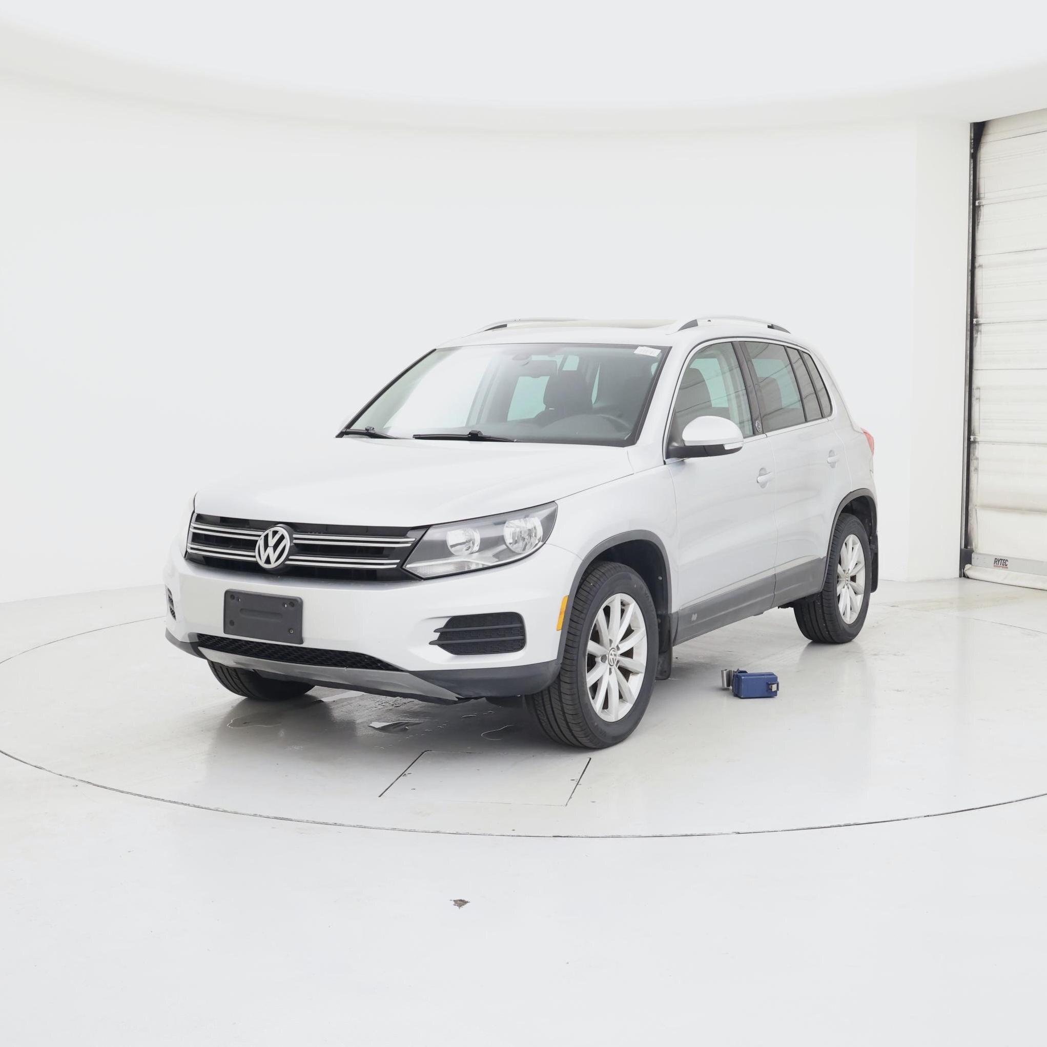 Thumbnail: 2017 Volkswagen Tiguan - 4