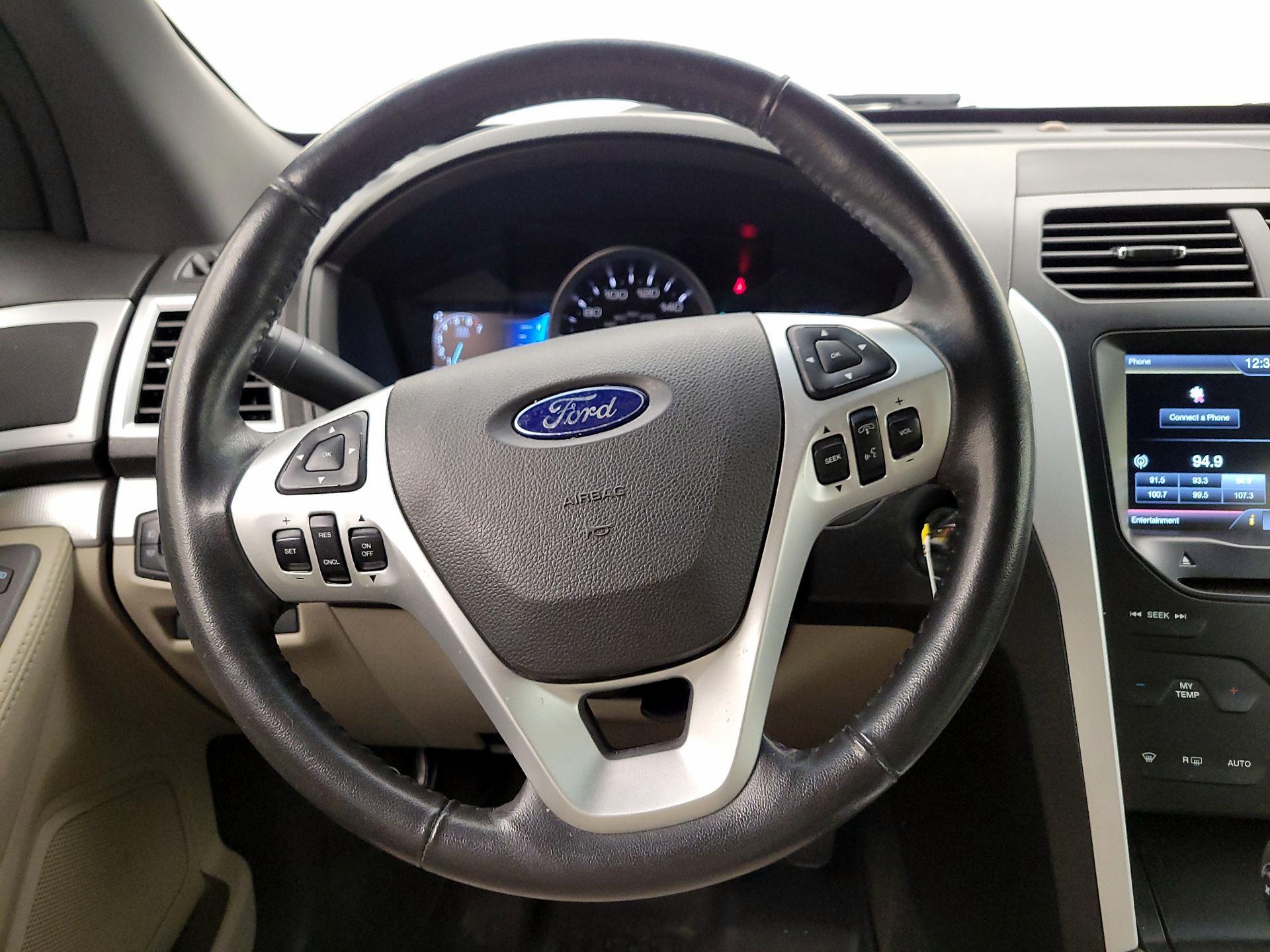 Thumbnail: 2015 Ford Explorer - 10