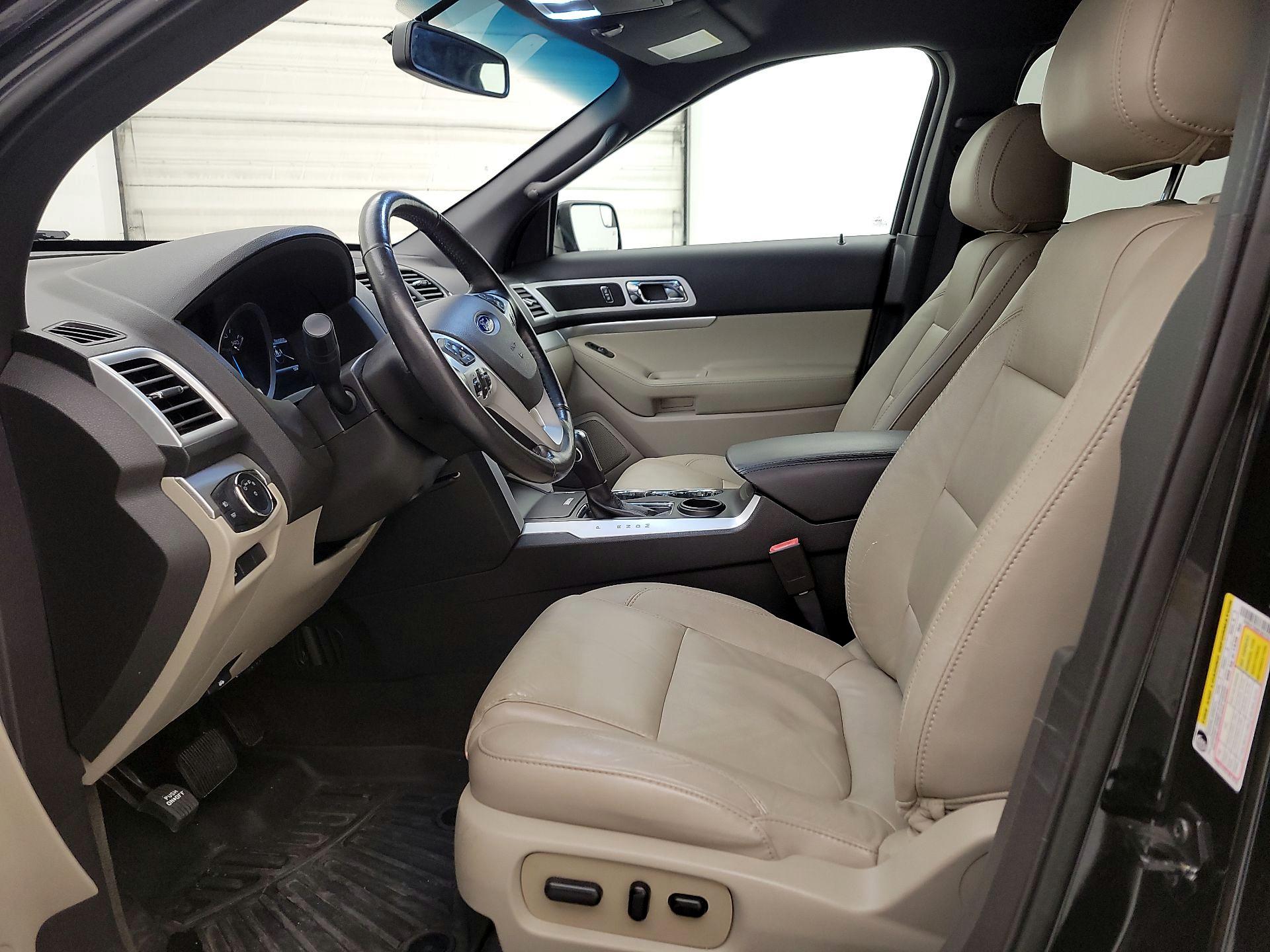 Thumbnail: 2015 Ford Explorer - 11