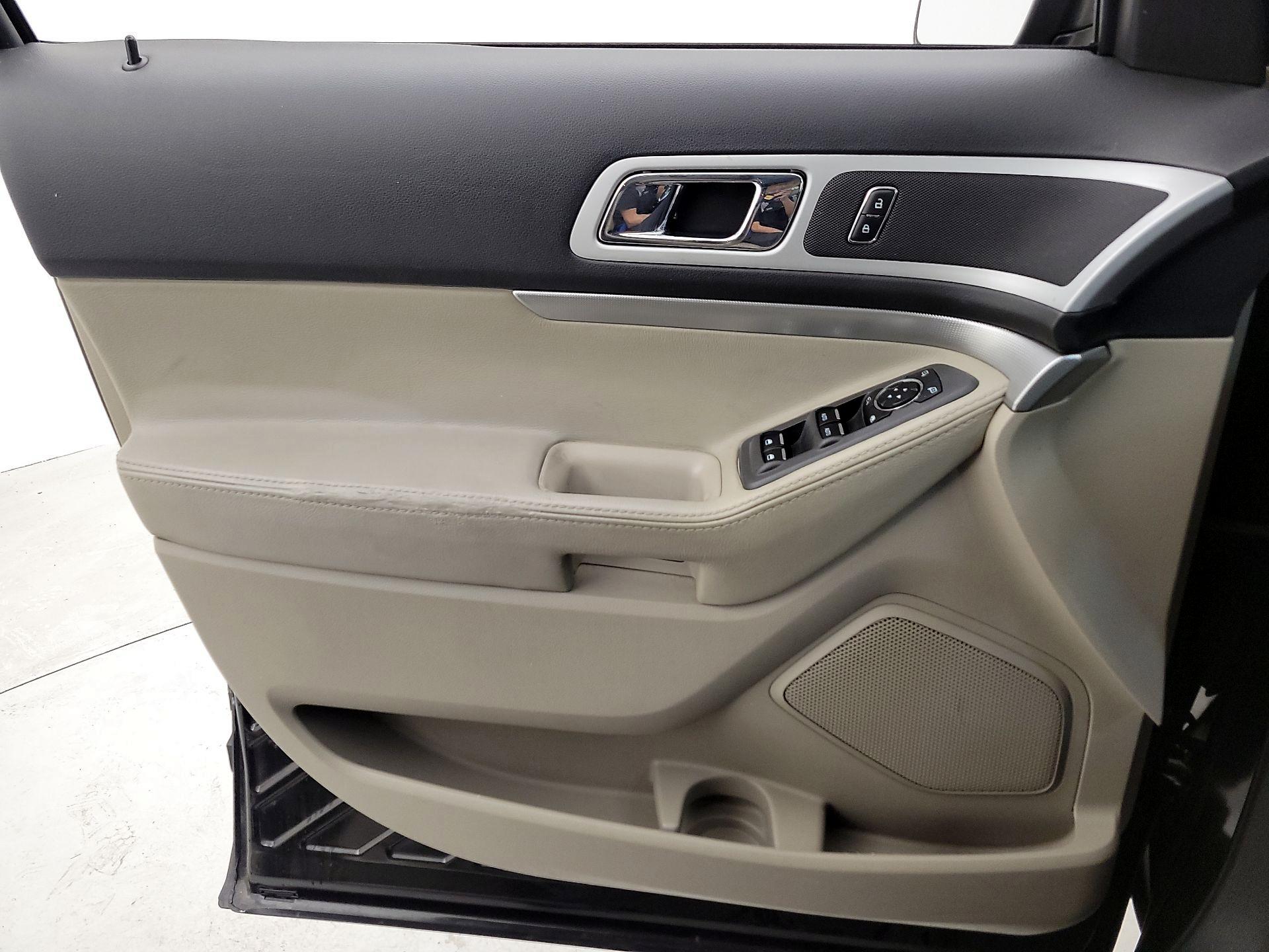 Thumbnail: 2015 Ford Explorer - 12