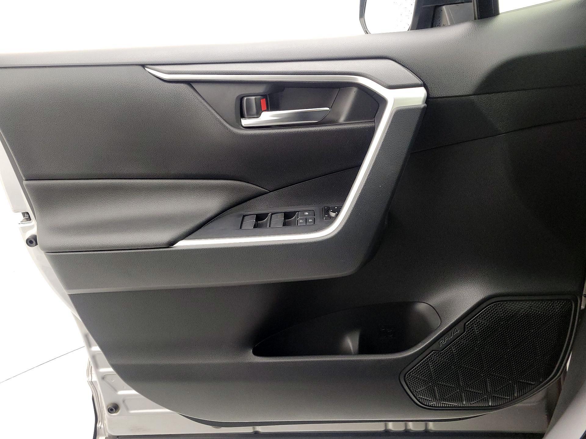 Thumbnail: 2019 Toyota RAV4 - 12