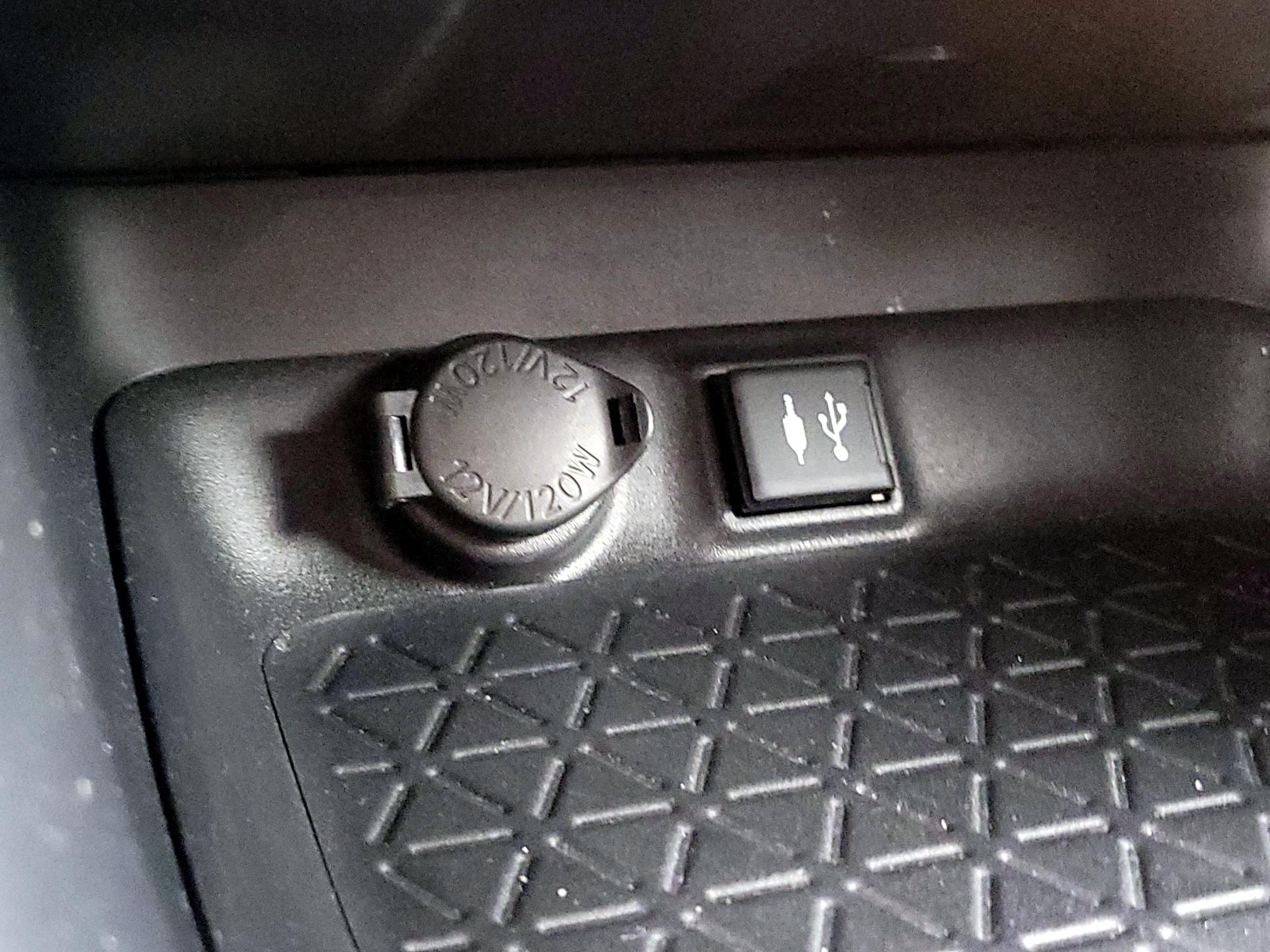 Thumbnail: 2019 Toyota RAV4 - 18