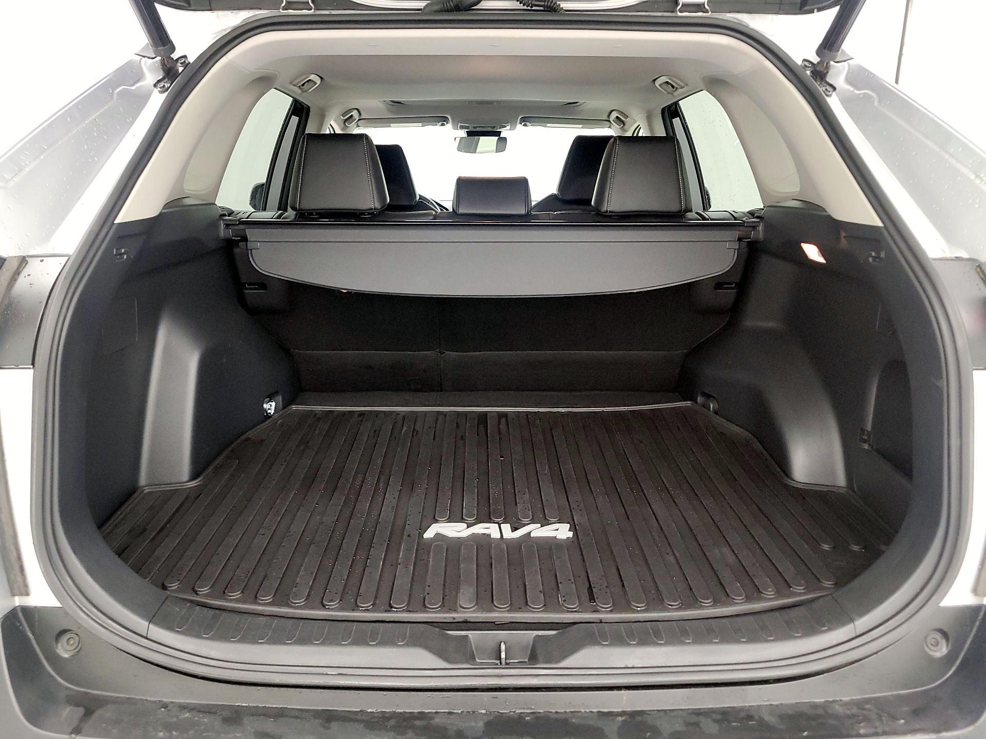 Thumbnail: 2019 Toyota RAV4 - 20