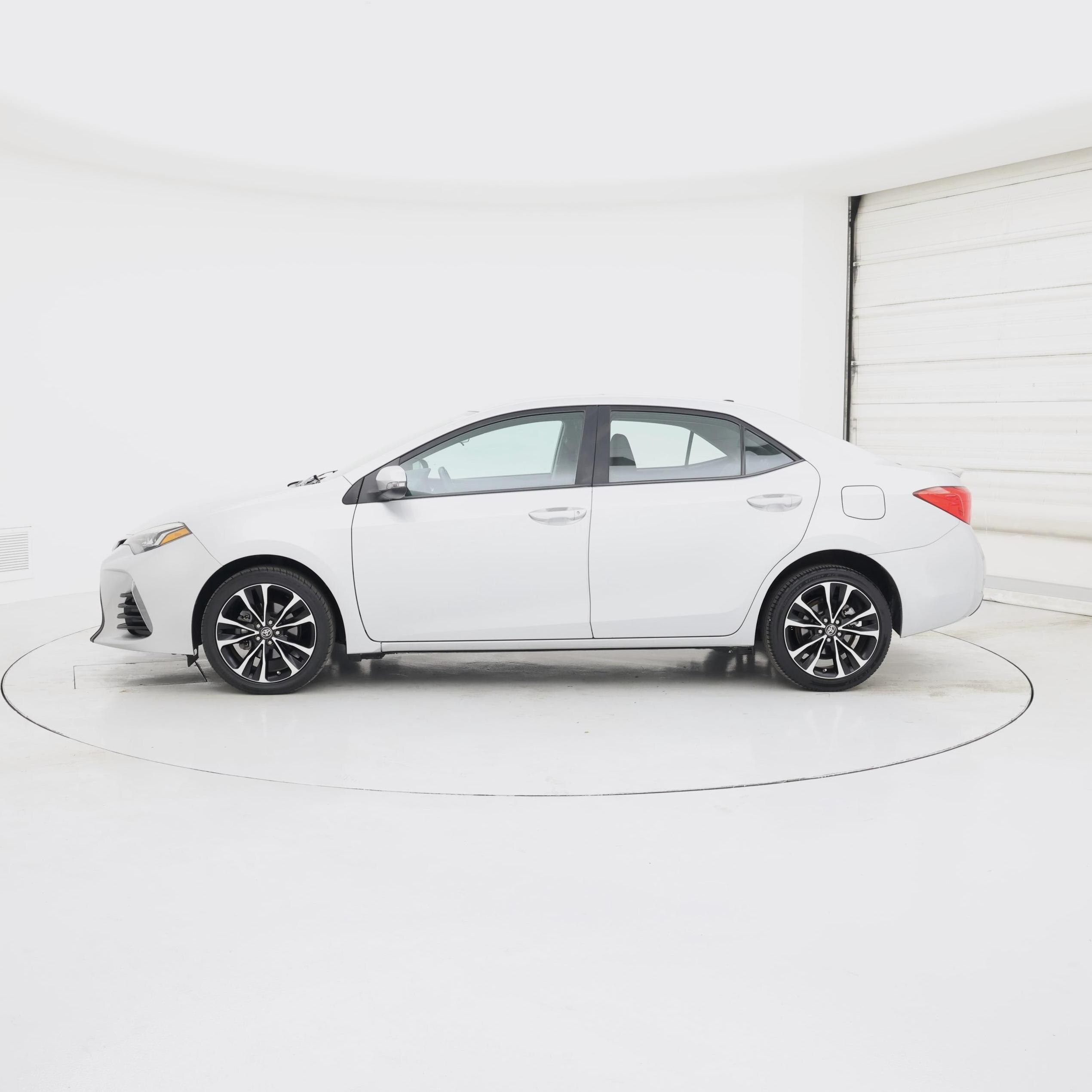 Thumbnail: 2018 Toyota Corolla - 3