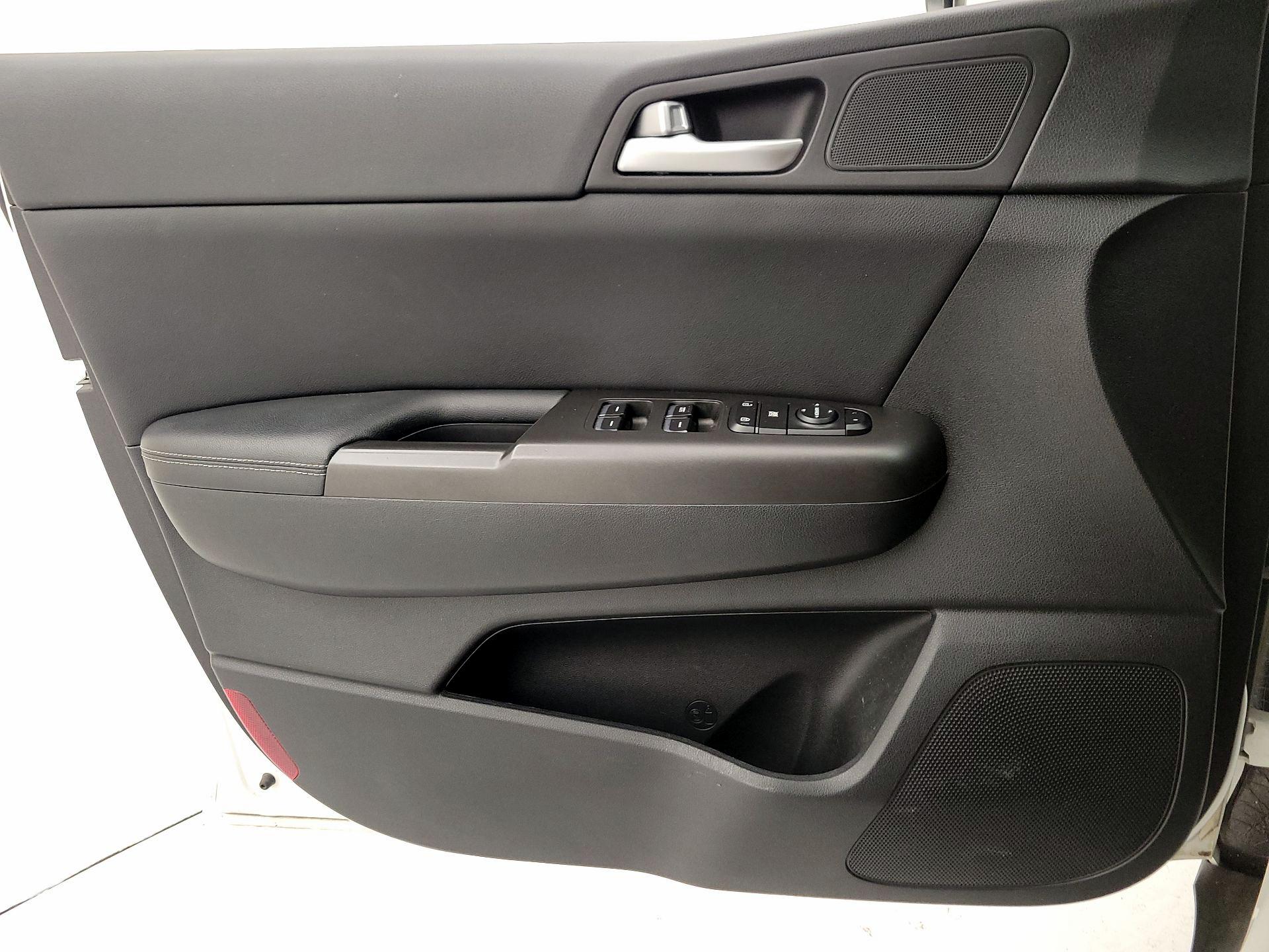 Thumbnail: 2017 Kia Sportage - 12