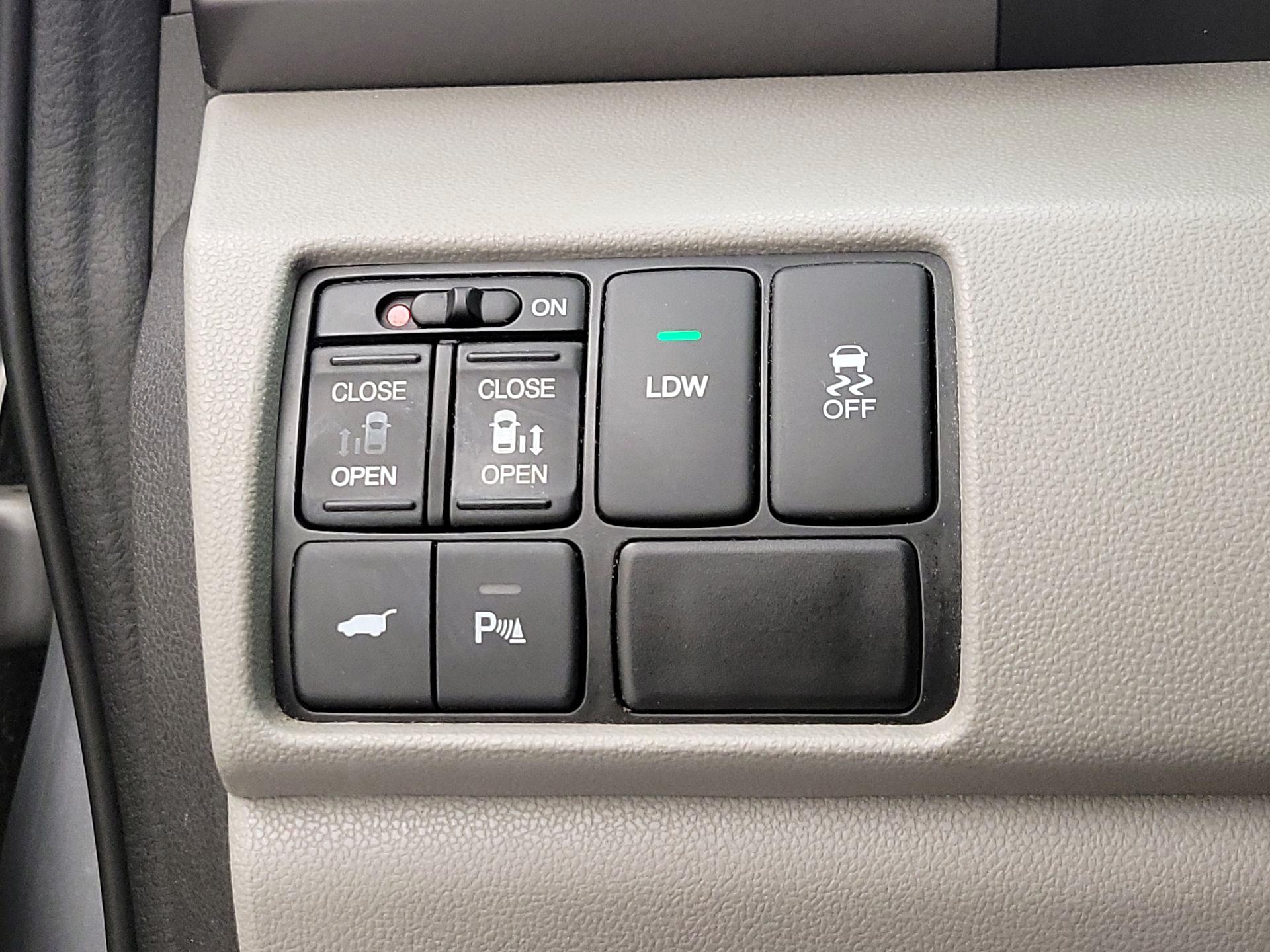 Thumbnail: 2014 Honda Odyssey - 13