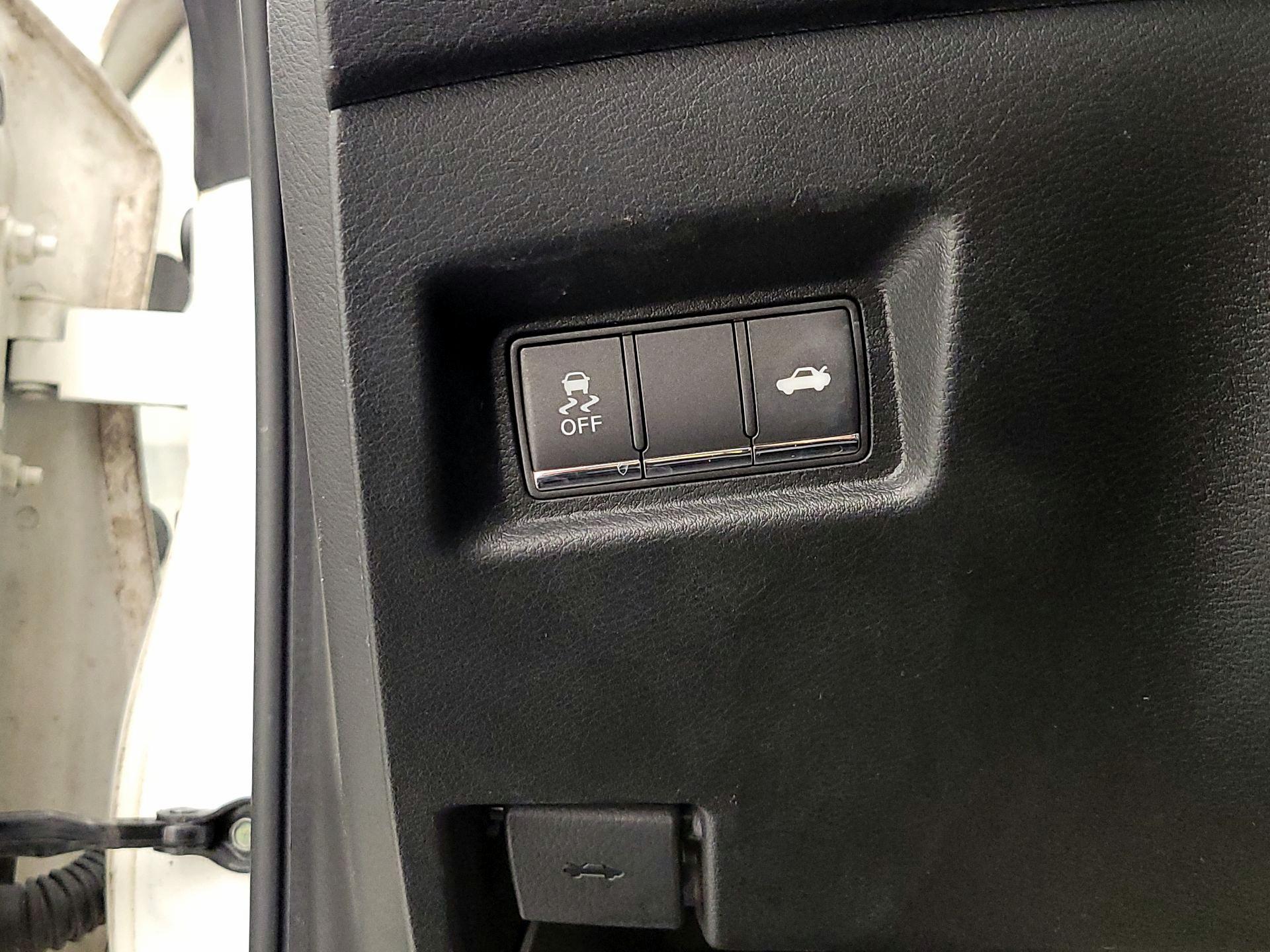 Thumbnail: 2017 INFINITI Q60 - 13