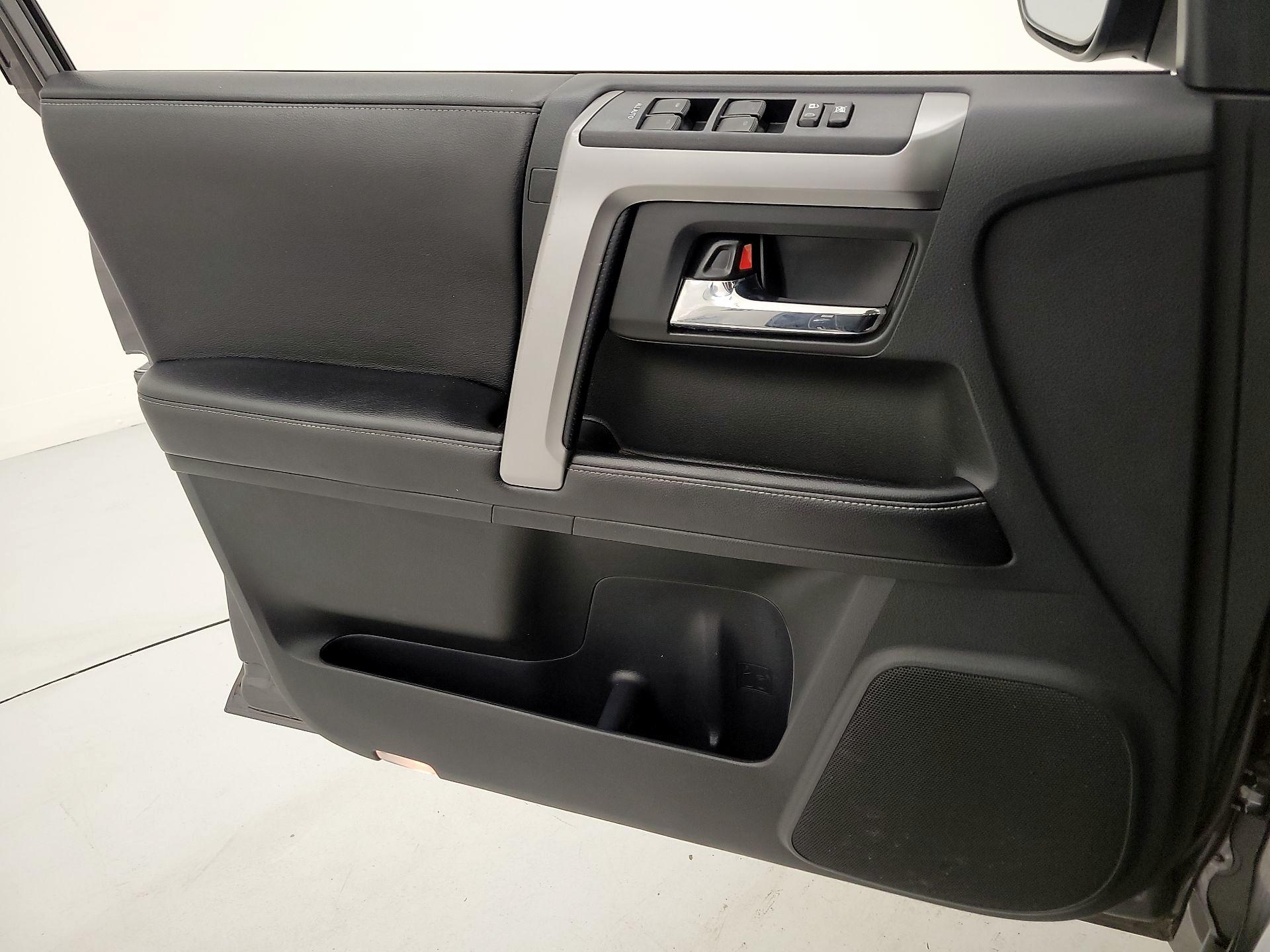 Thumbnail: 2016 Toyota 4Runner - 12