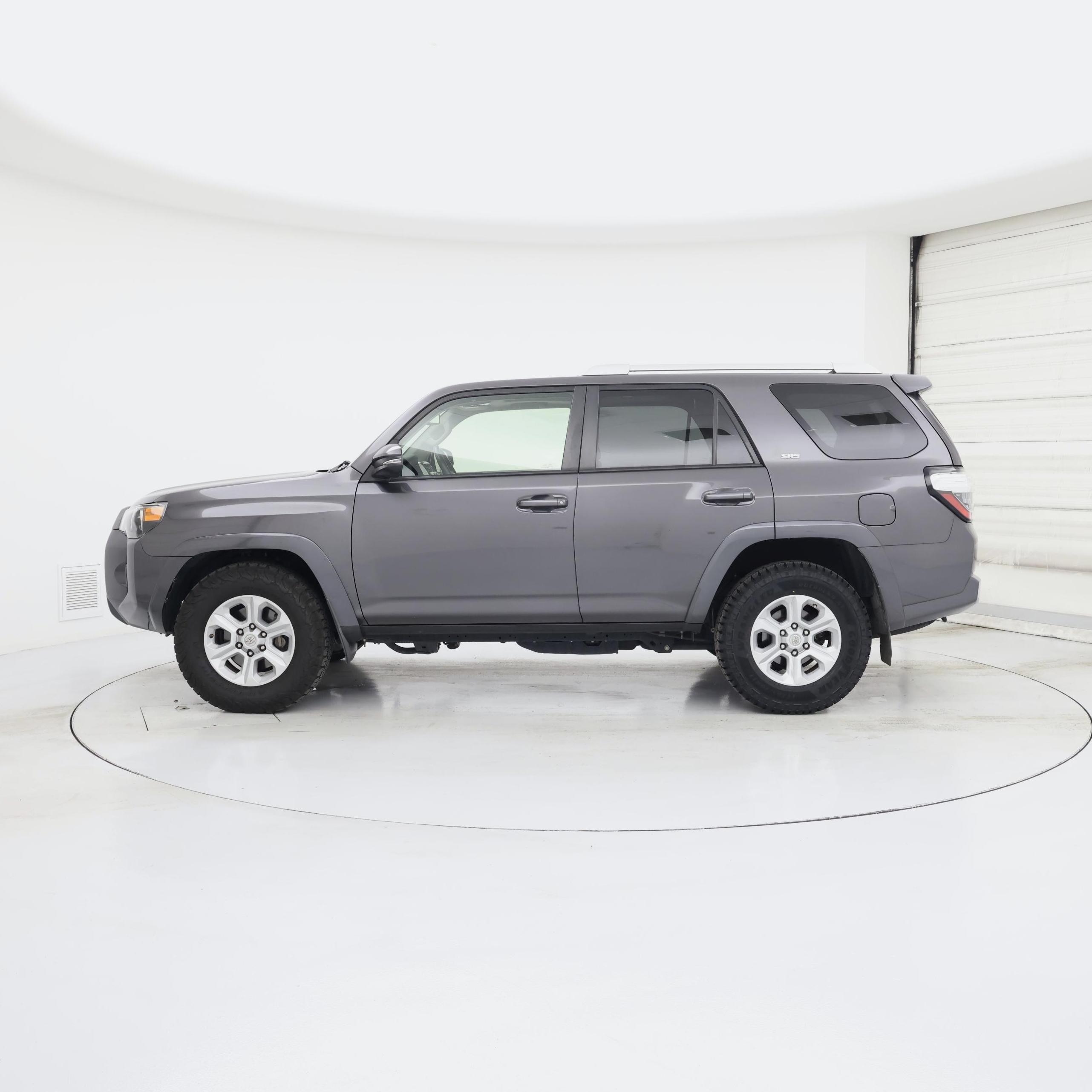 Thumbnail: 2016 Toyota 4Runner - 3