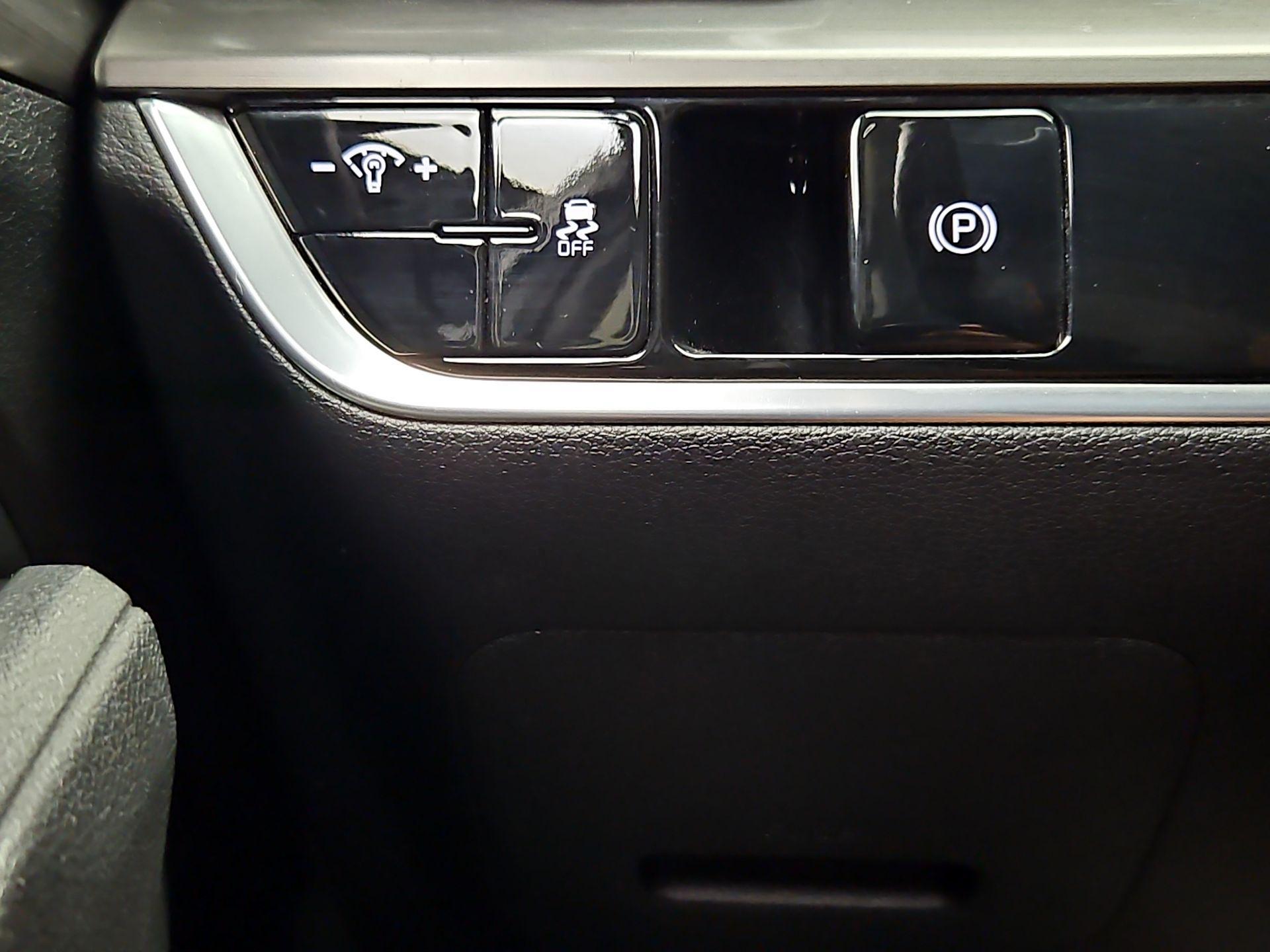 Thumbnail: 2023 Kia Sportage - 13