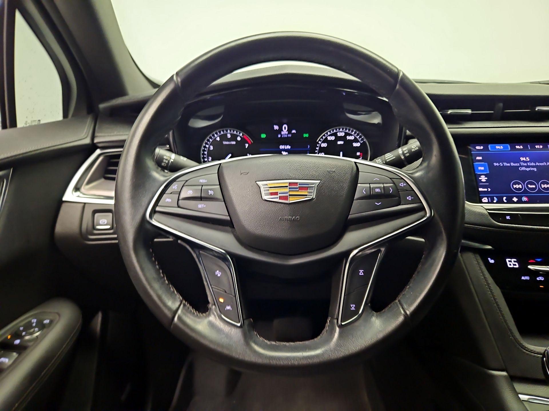 Thumbnail: 2022 Cadillac XT5 - 10
