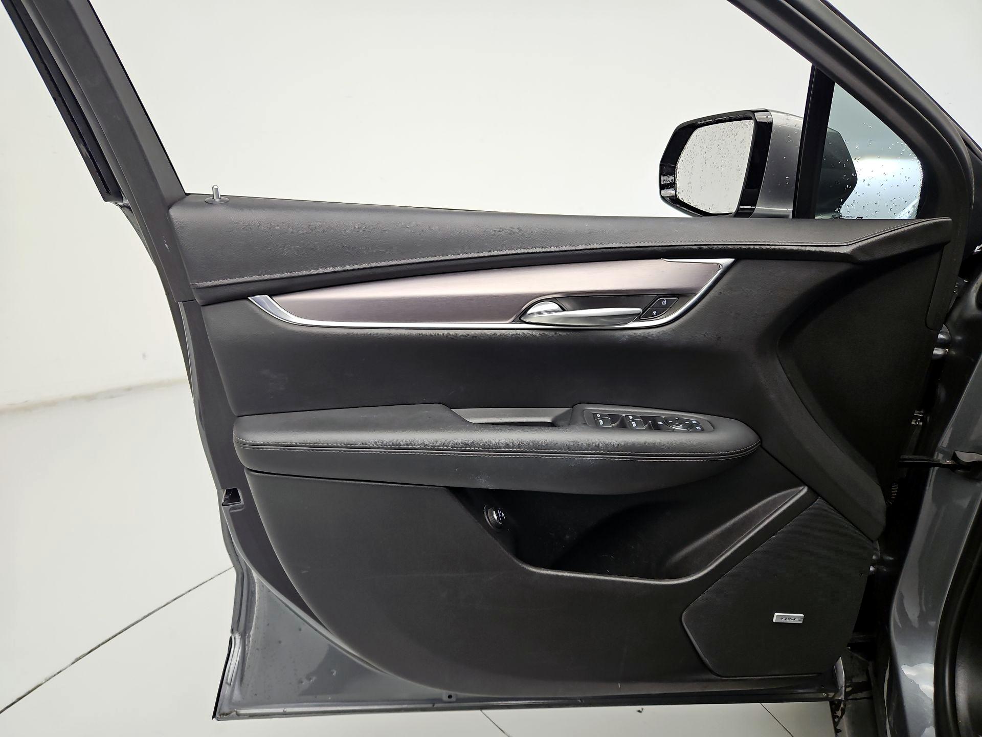 Thumbnail: 2022 Cadillac XT5 - 12