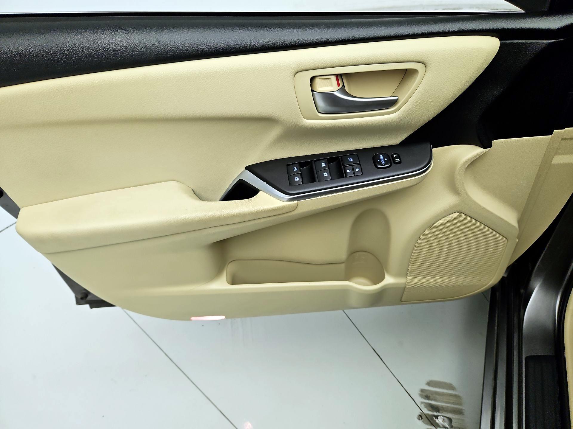 Thumbnail: 2017 Toyota Camry - 12