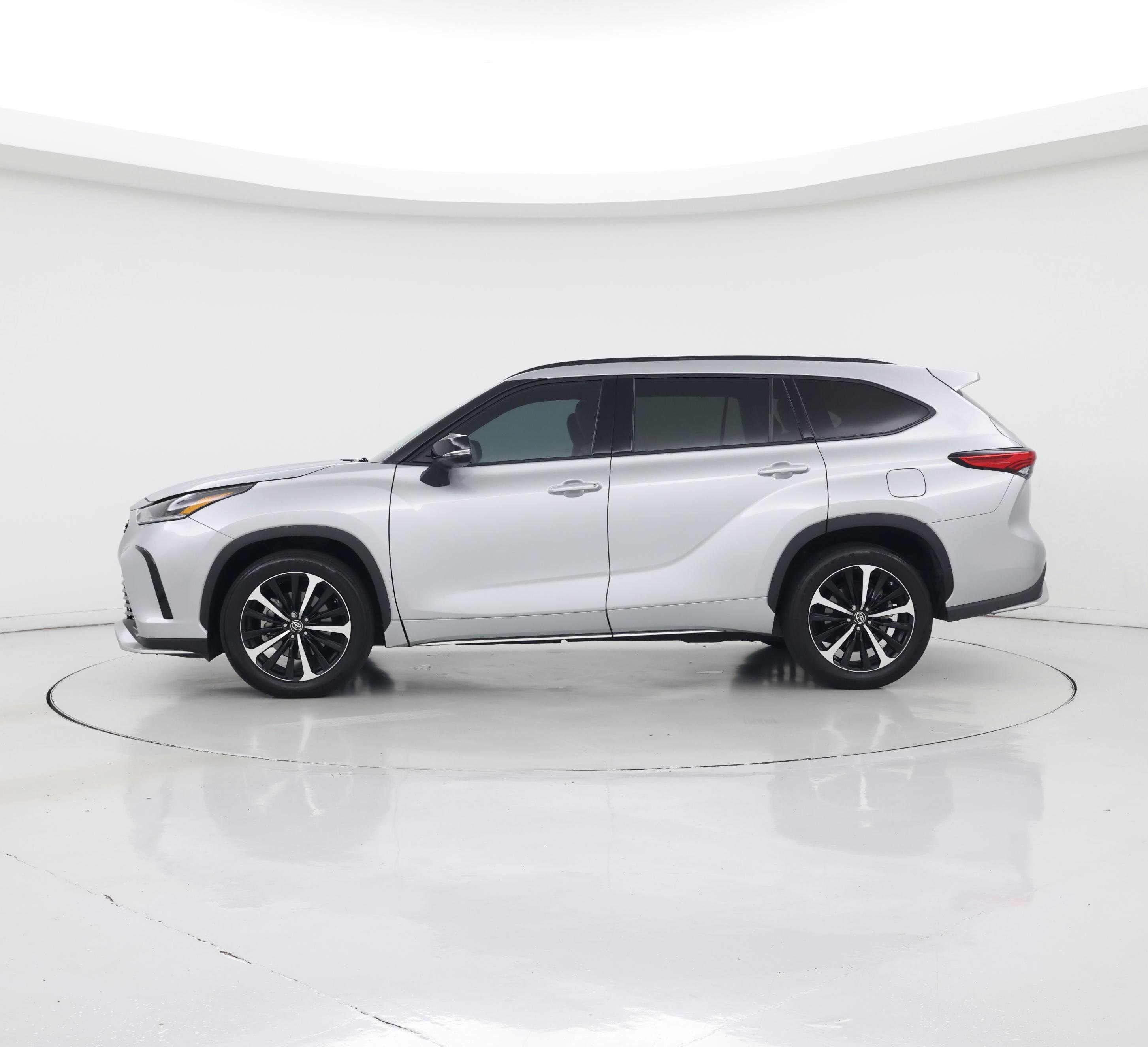 Thumbnail: 2022 Toyota Highlander - 3