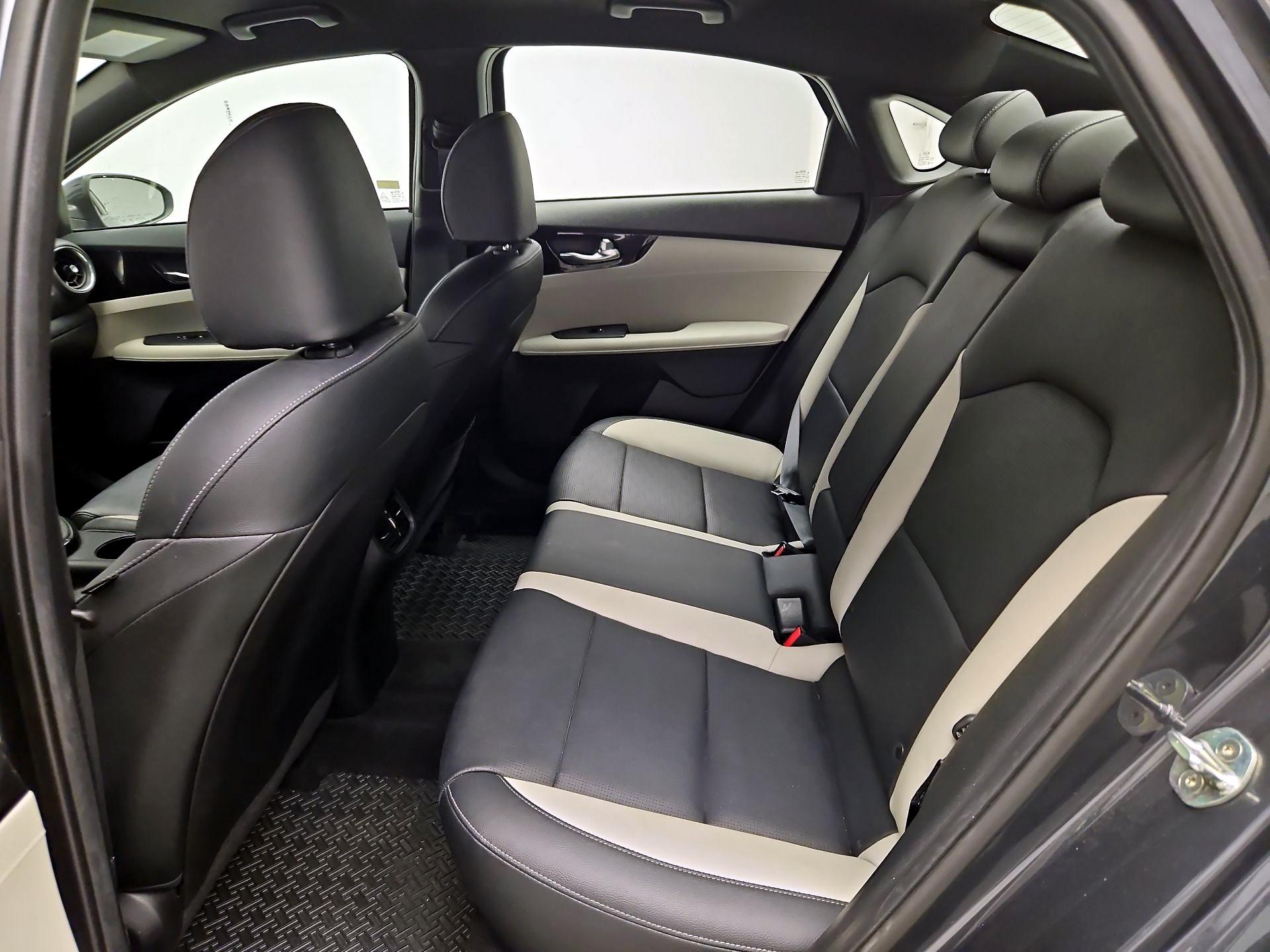 Thumbnail: 2019 Kia Forte - 19