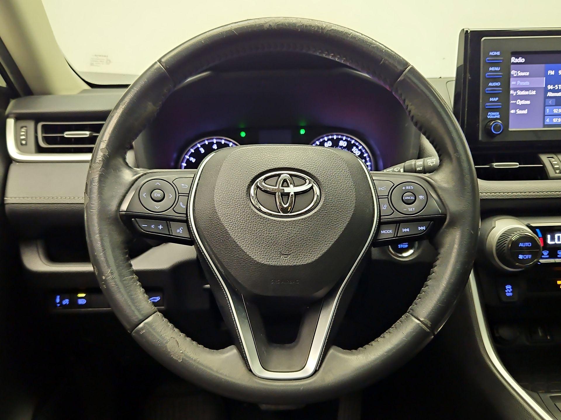 Thumbnail: 2019 Toyota RAV4 - 10