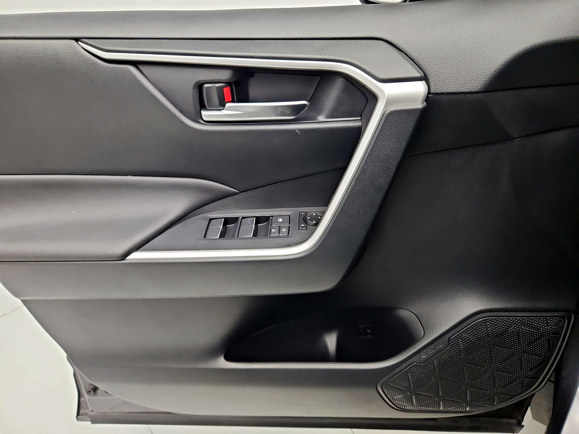 Thumbnail: 2019 Toyota RAV4 - 12