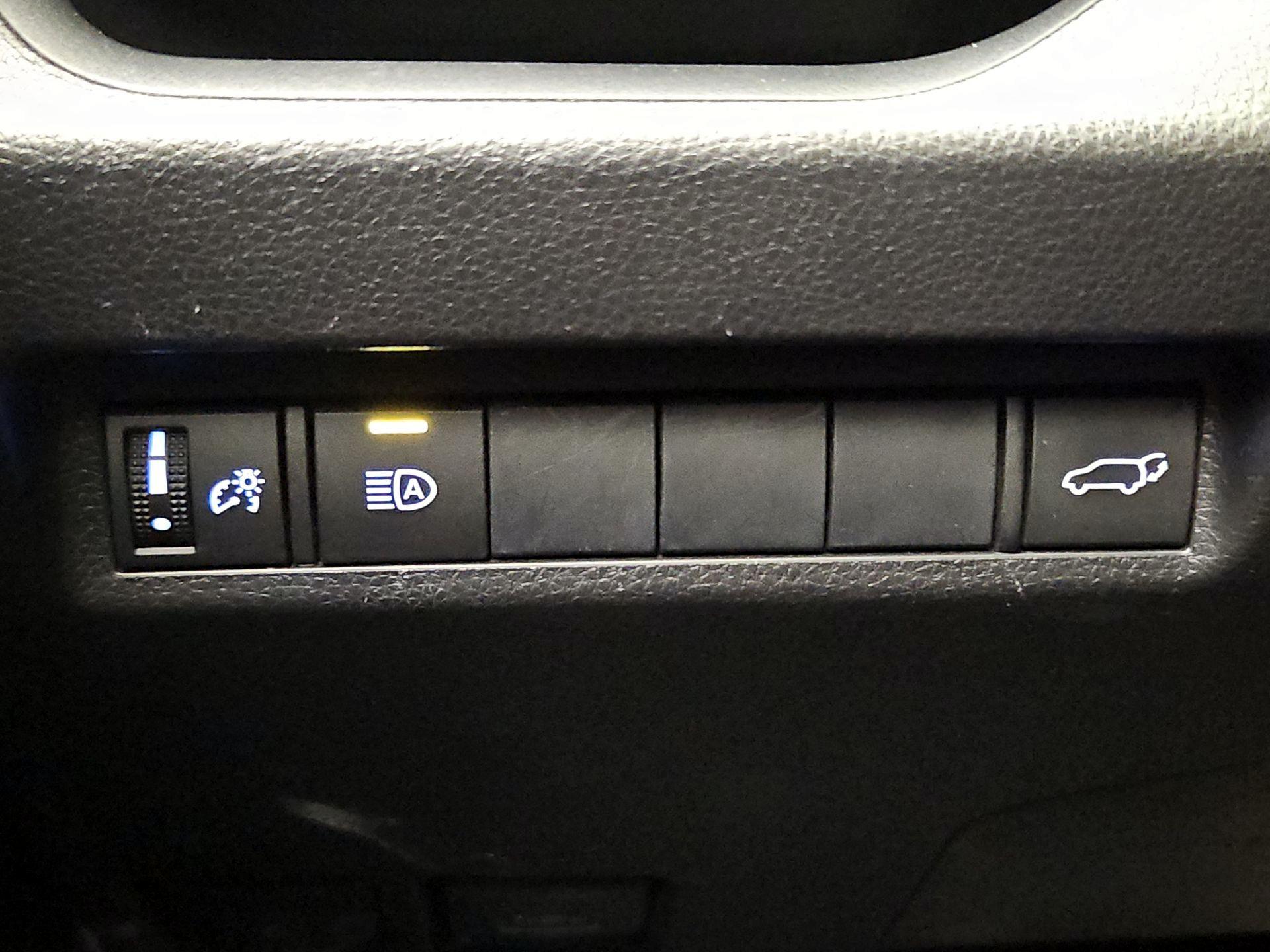 Thumbnail: 2019 Toyota RAV4 - 13