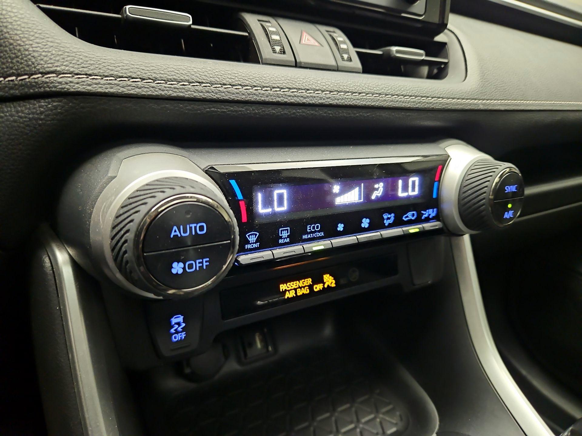 Thumbnail: 2019 Toyota RAV4 - 16