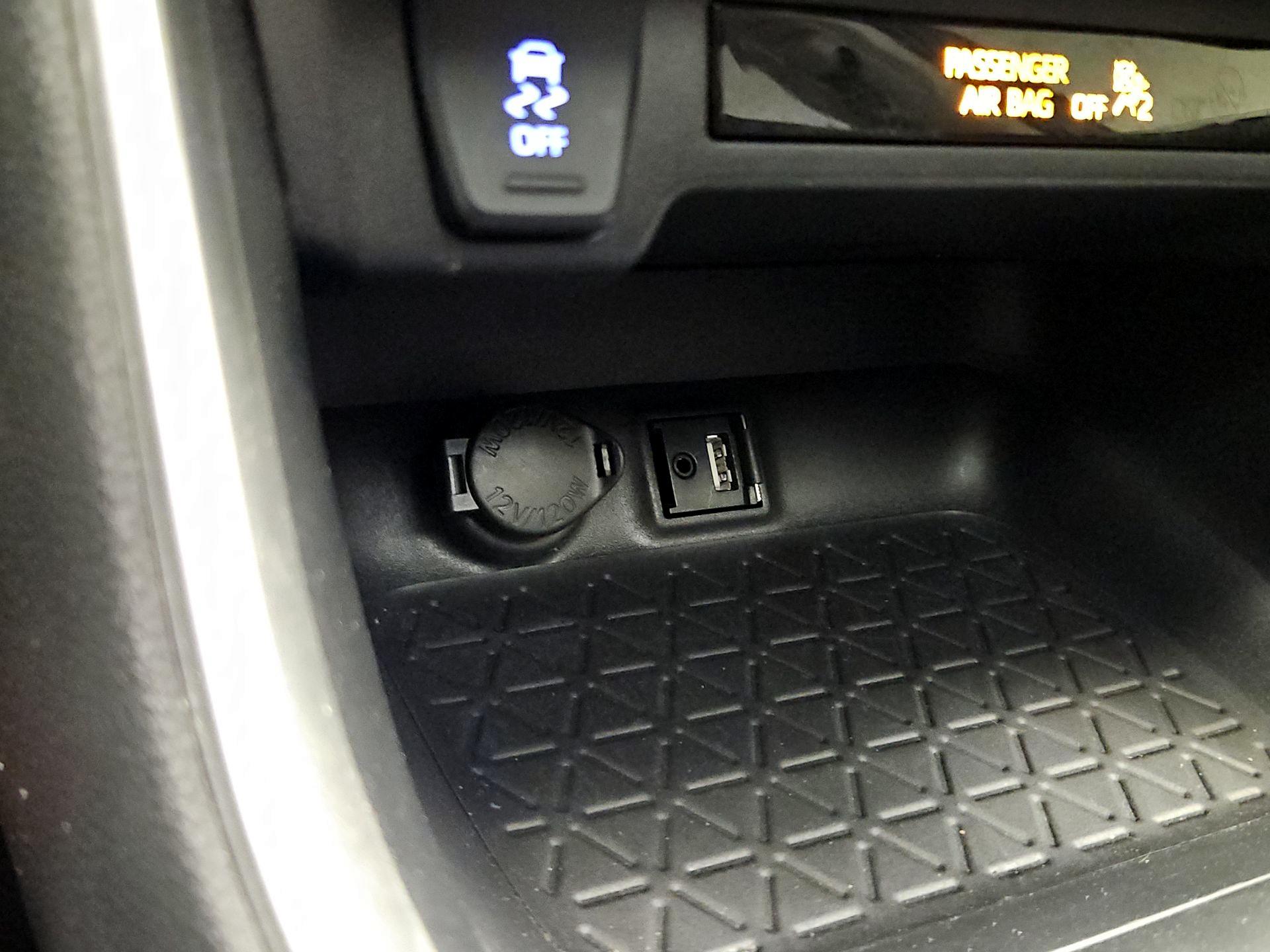 Thumbnail: 2019 Toyota RAV4 - 18