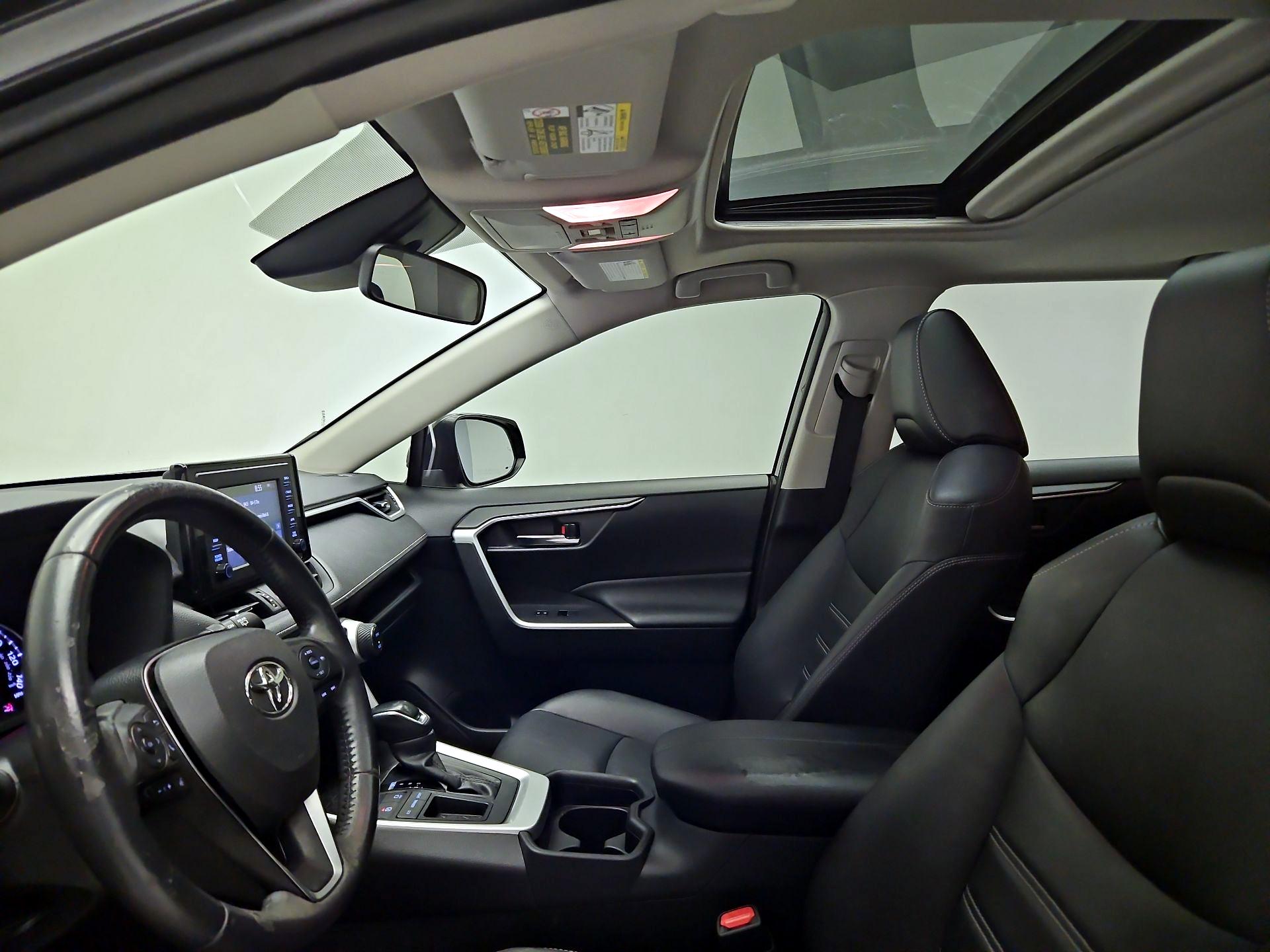 Thumbnail: 2019 Toyota RAV4 - 19