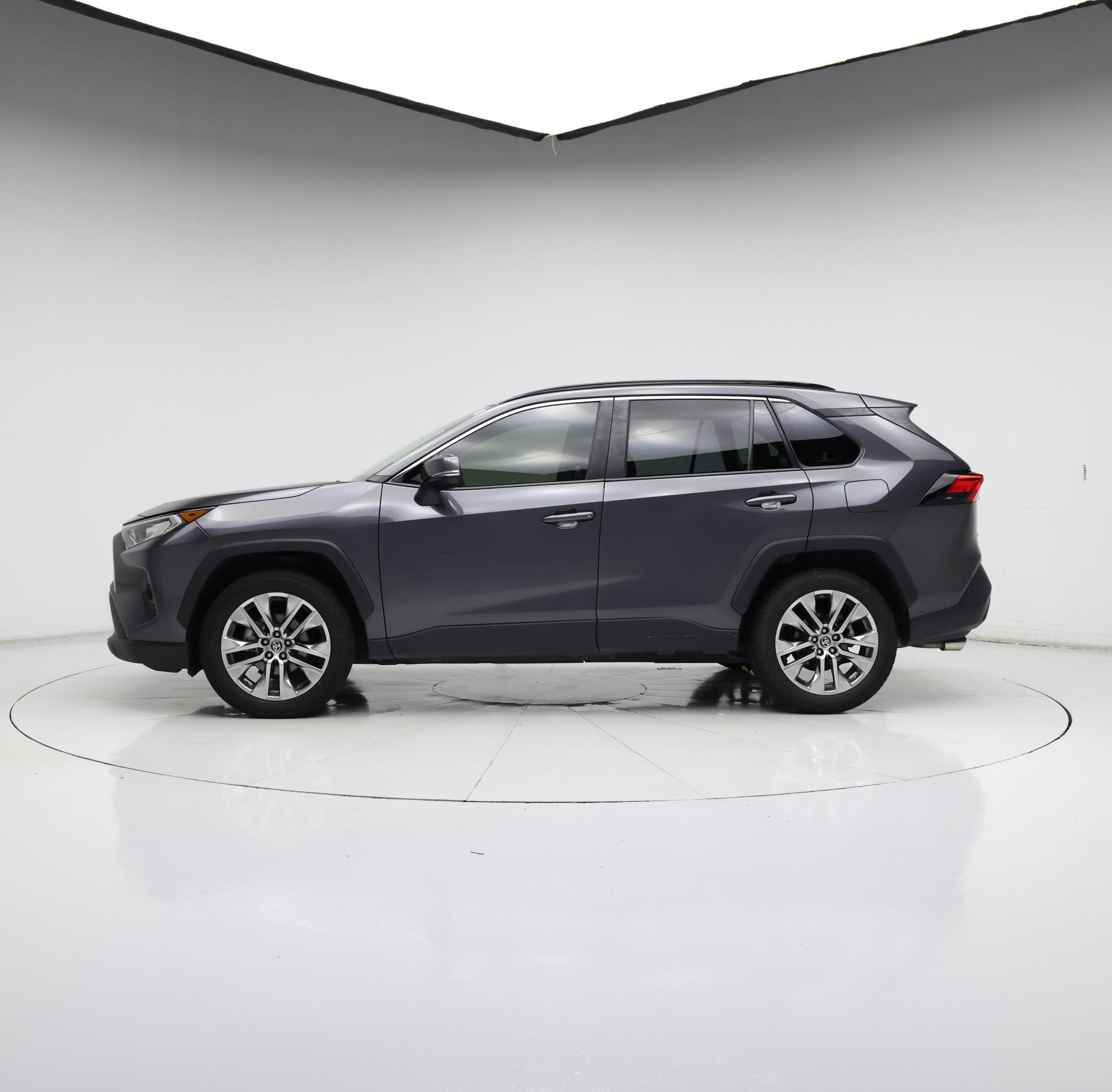 Thumbnail: 2019 Toyota RAV4 - 3