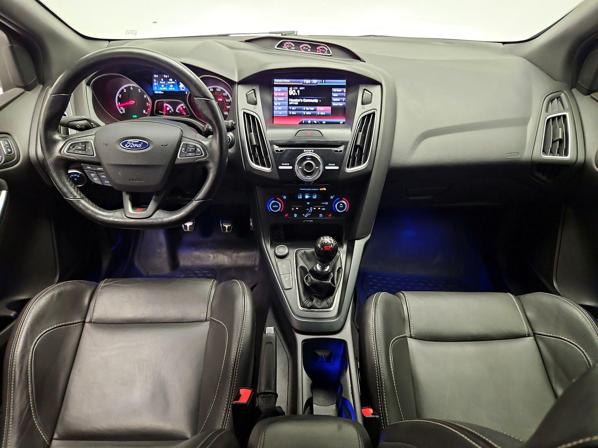 Thumbnail: 2015 Ford Focus - 9