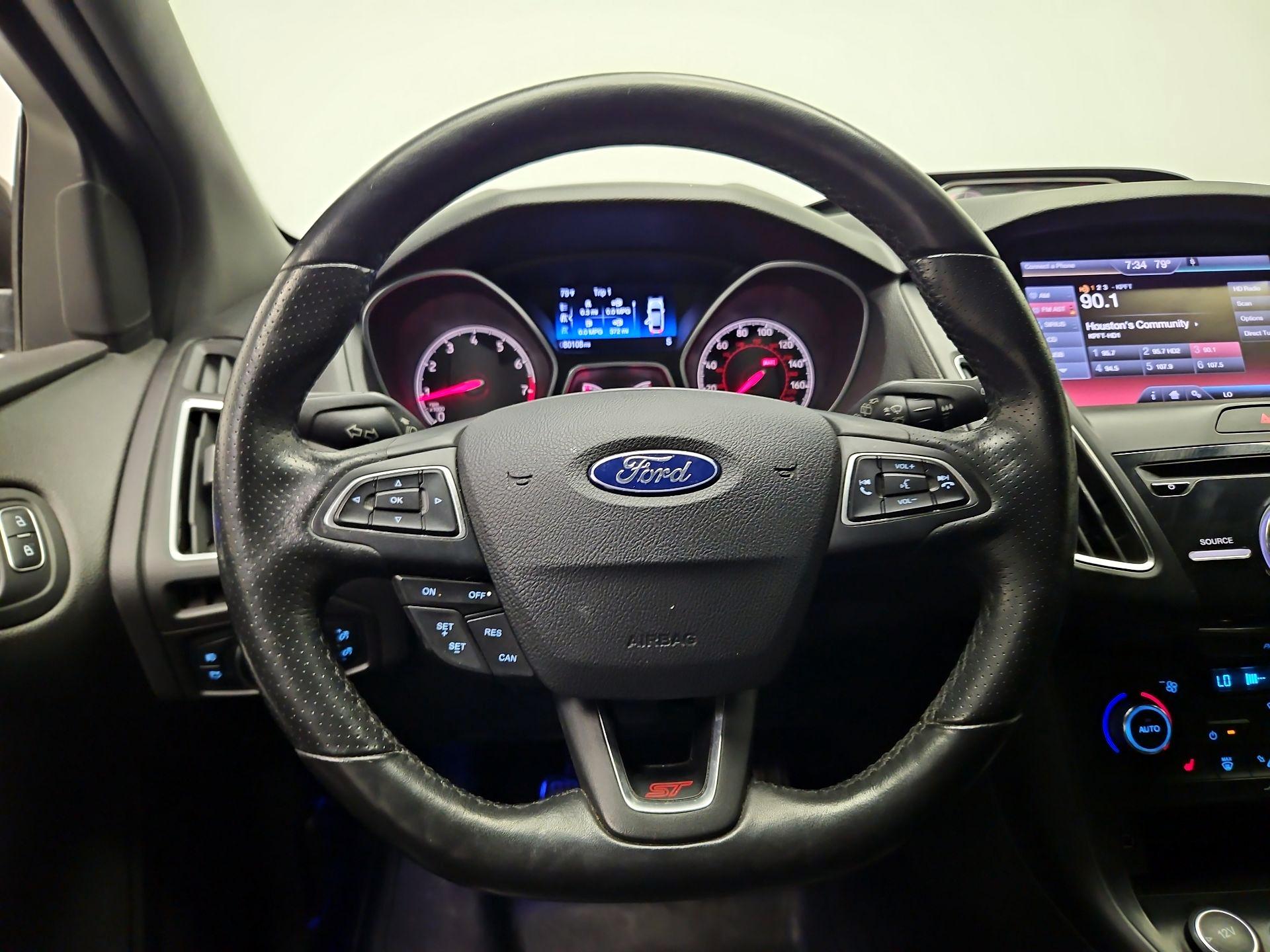 Thumbnail: 2015 Ford Focus - 10