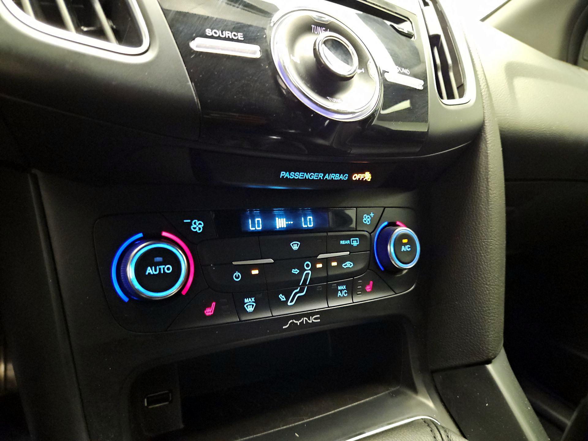 Thumbnail: 2015 Ford Focus - 15