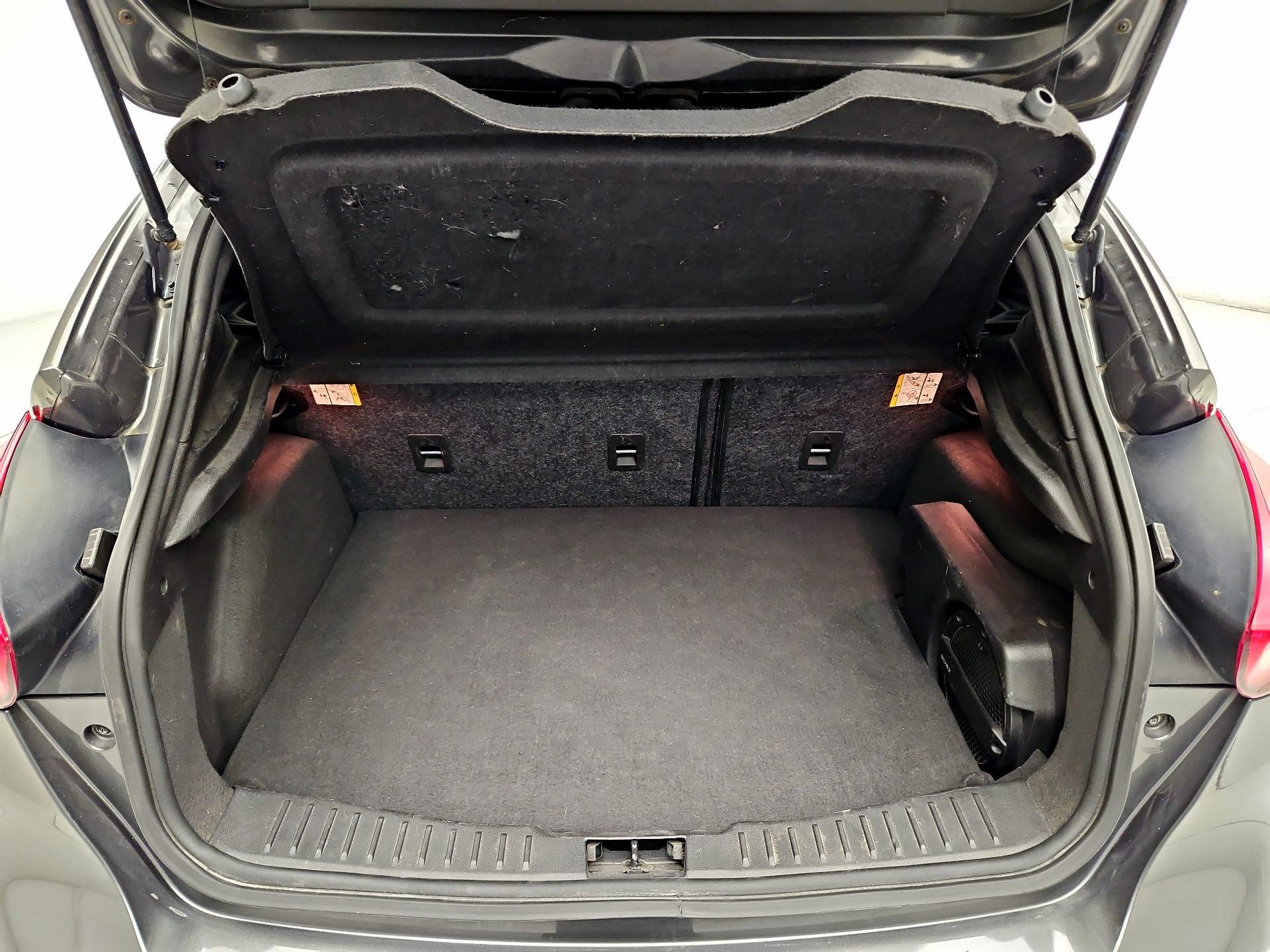 Thumbnail: 2015 Ford Focus - 18