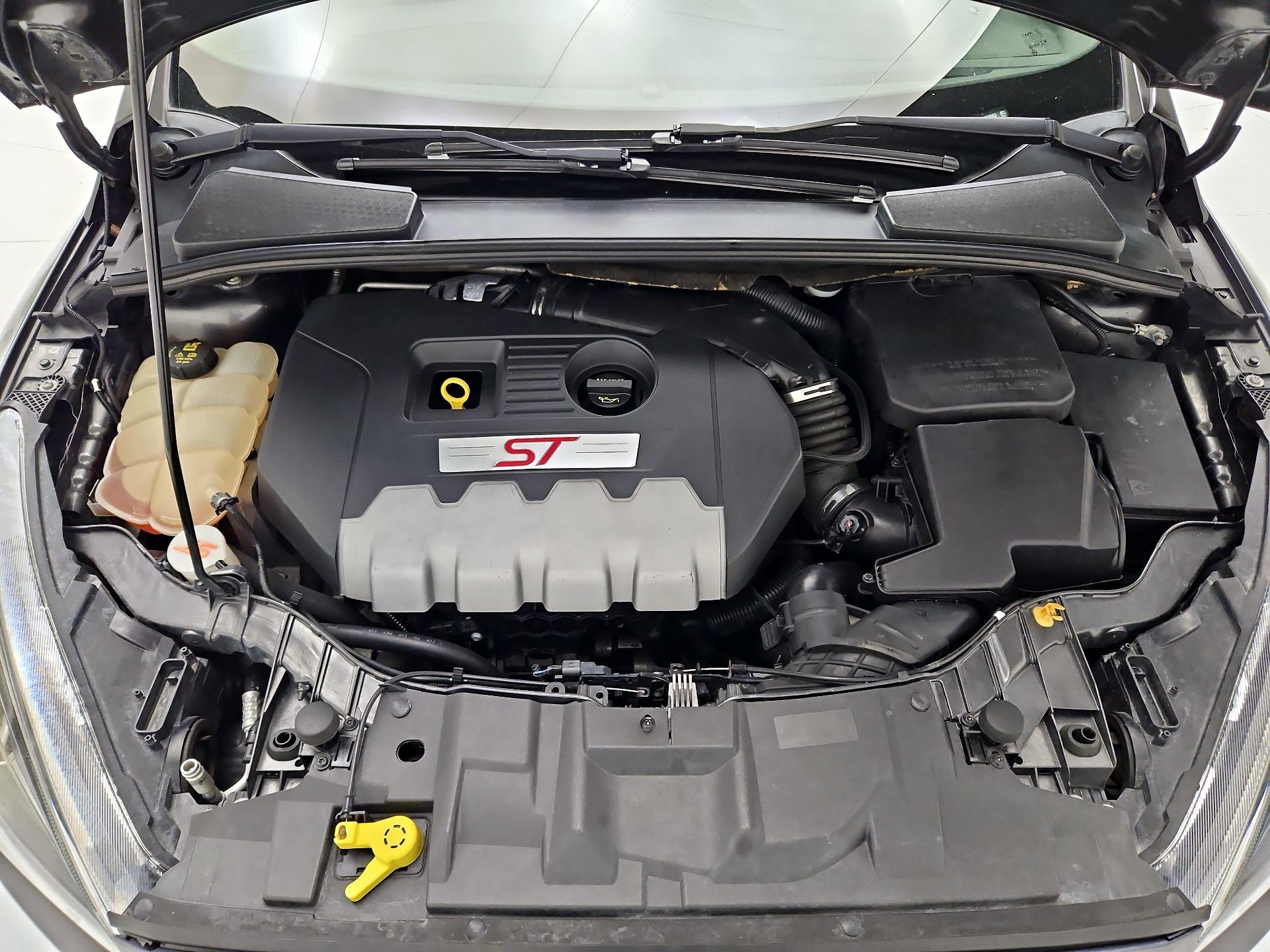 Thumbnail: 2015 Ford Focus - 19