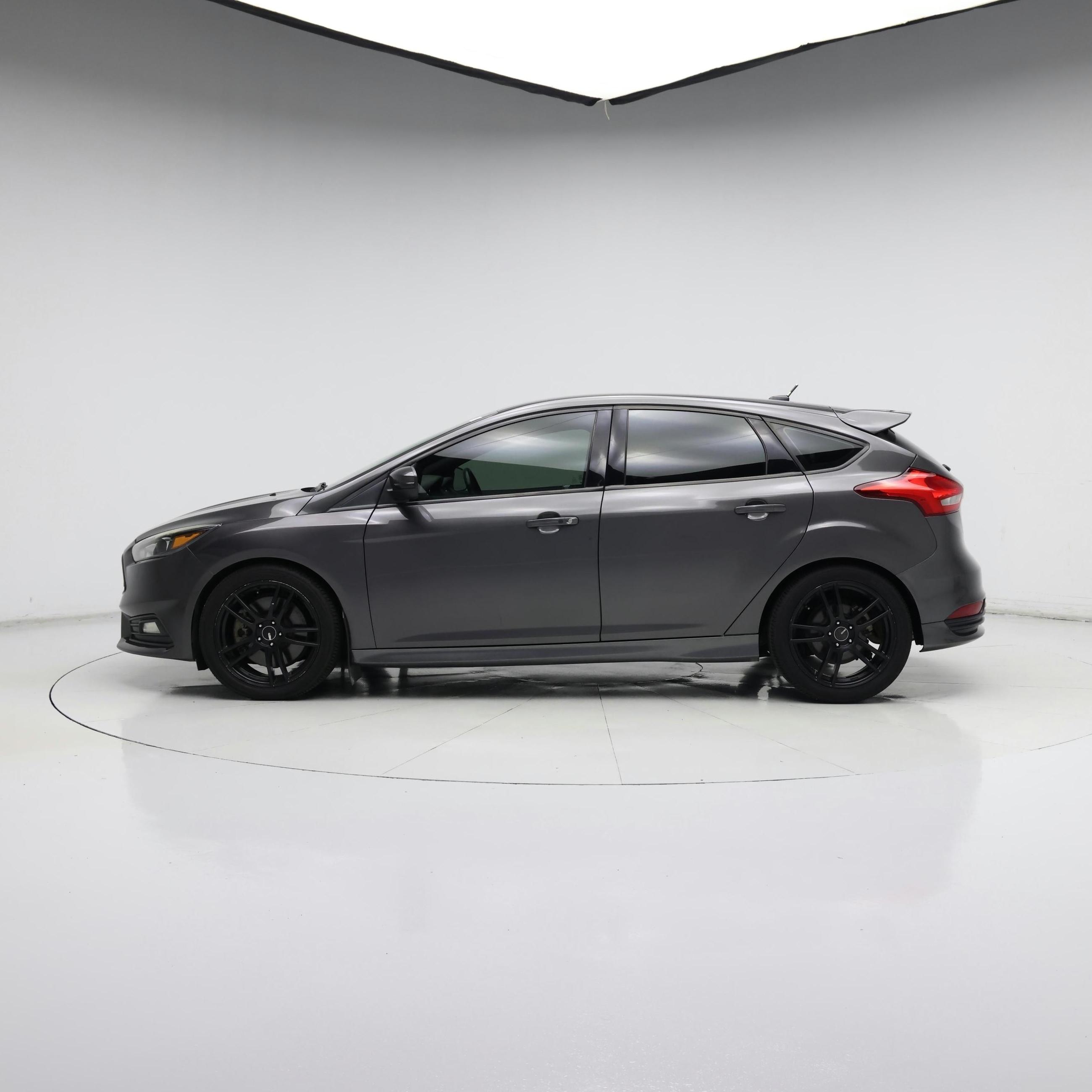 Thumbnail: 2015 Ford Focus - 3
