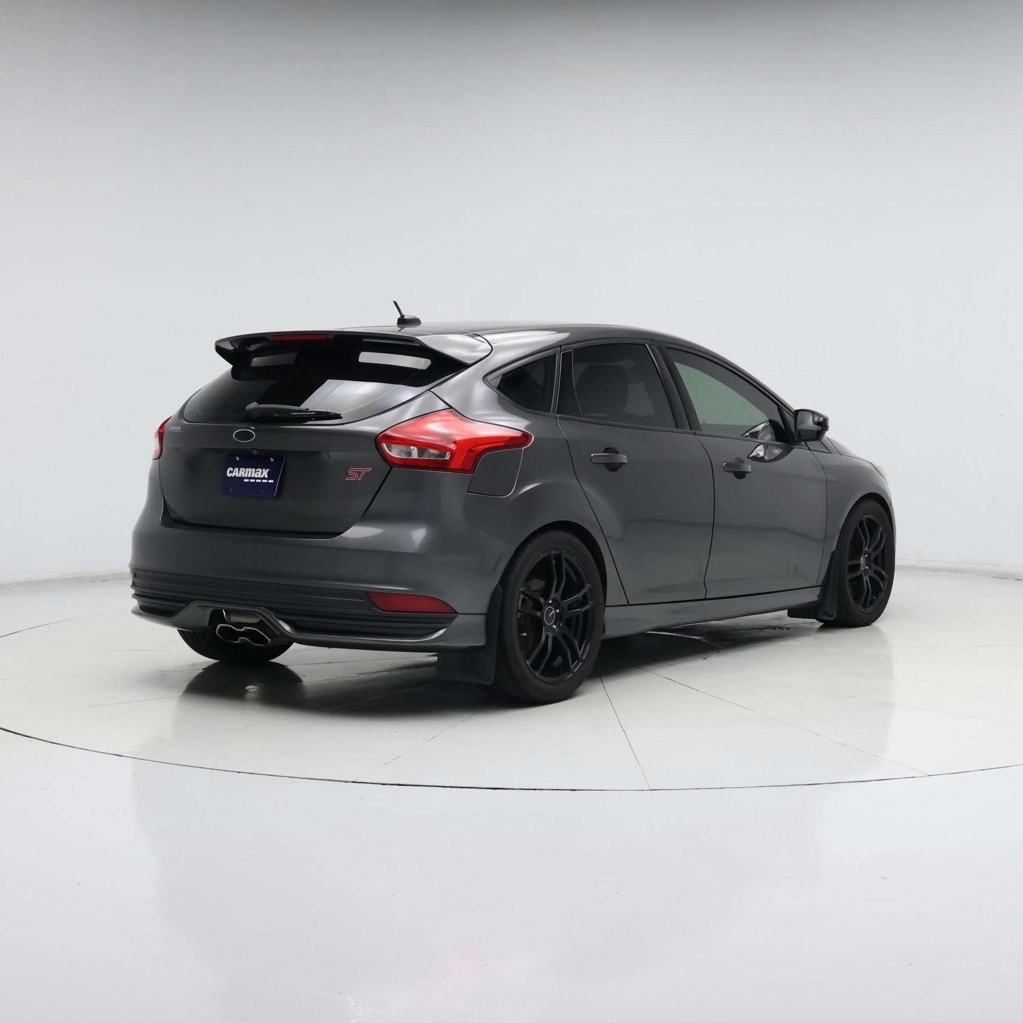 Thumbnail: 2015 Ford Focus - 8